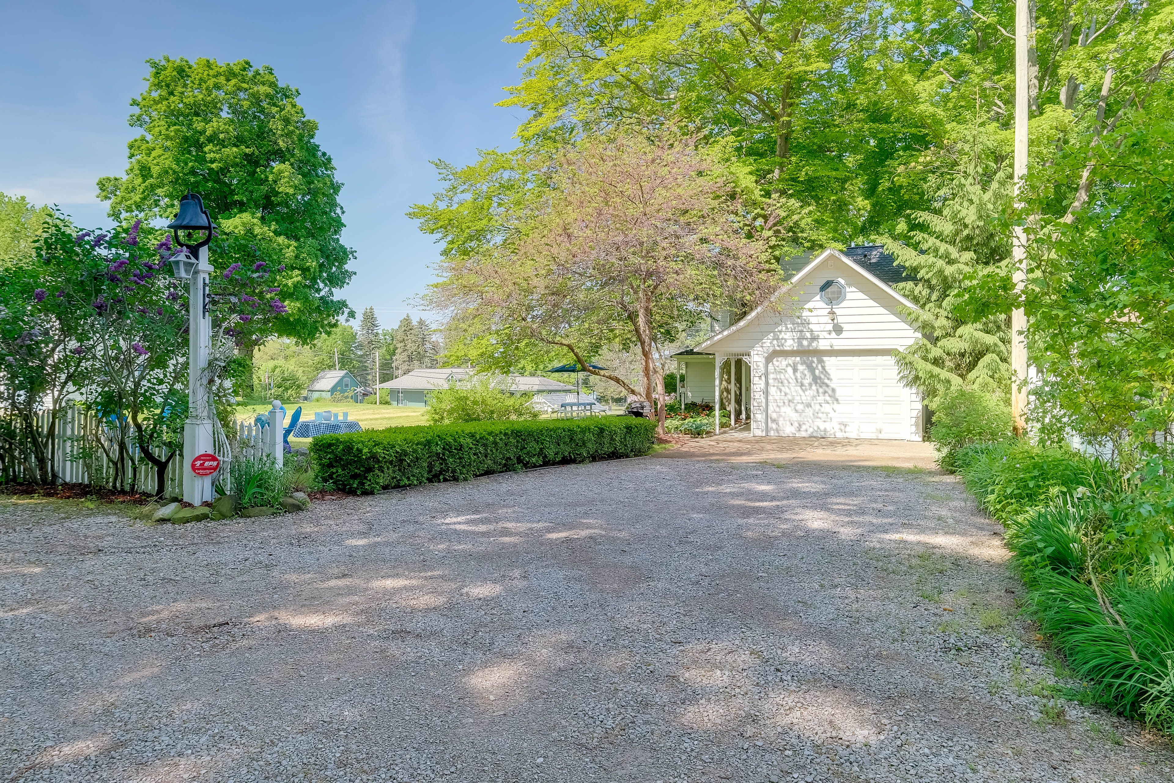 Parking | Garage (1 Vehicle) | Driveway (3 Vehicles) | RV/Trailers Allowed