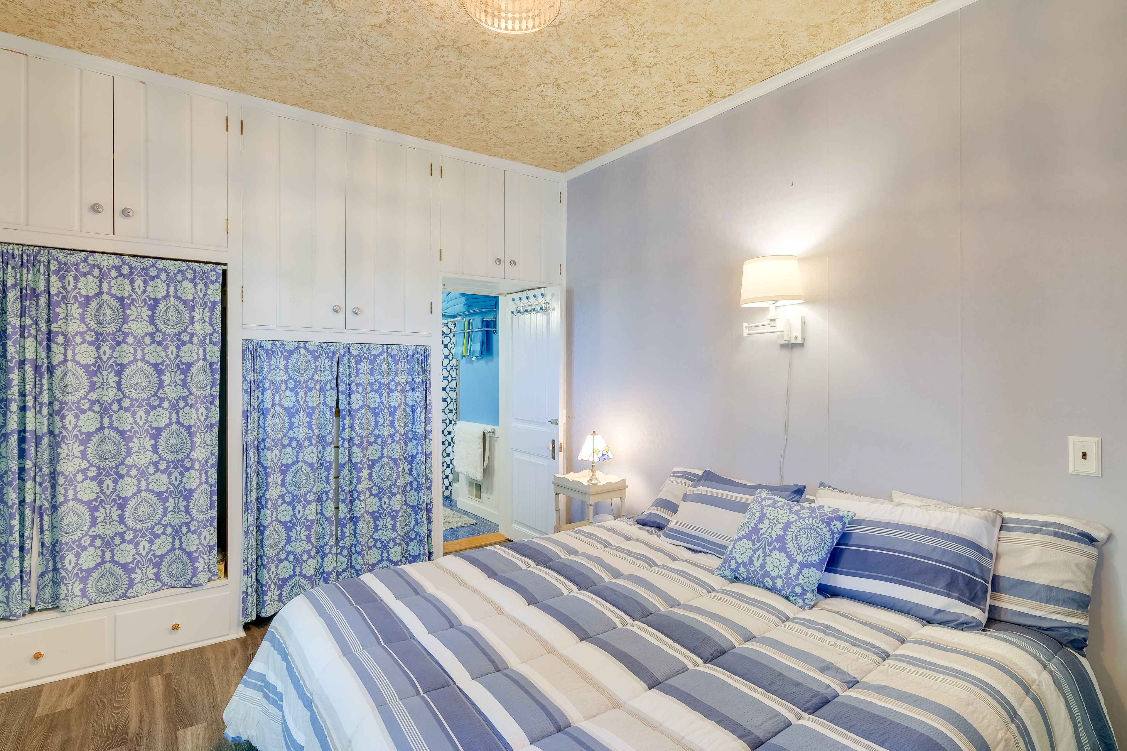 Bedroom 1 | King Bed | 1st Floor