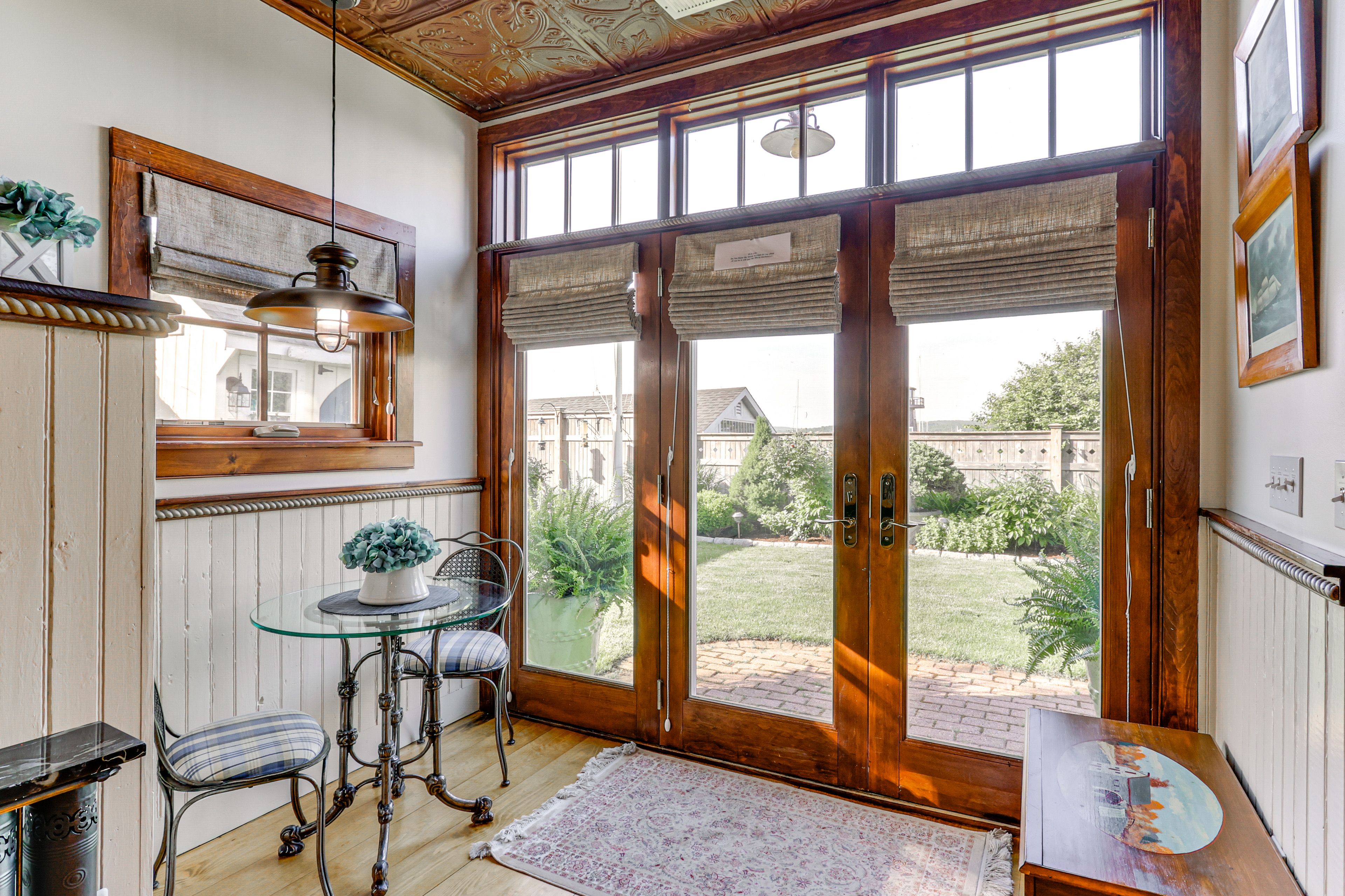 Foyer | Dining Table