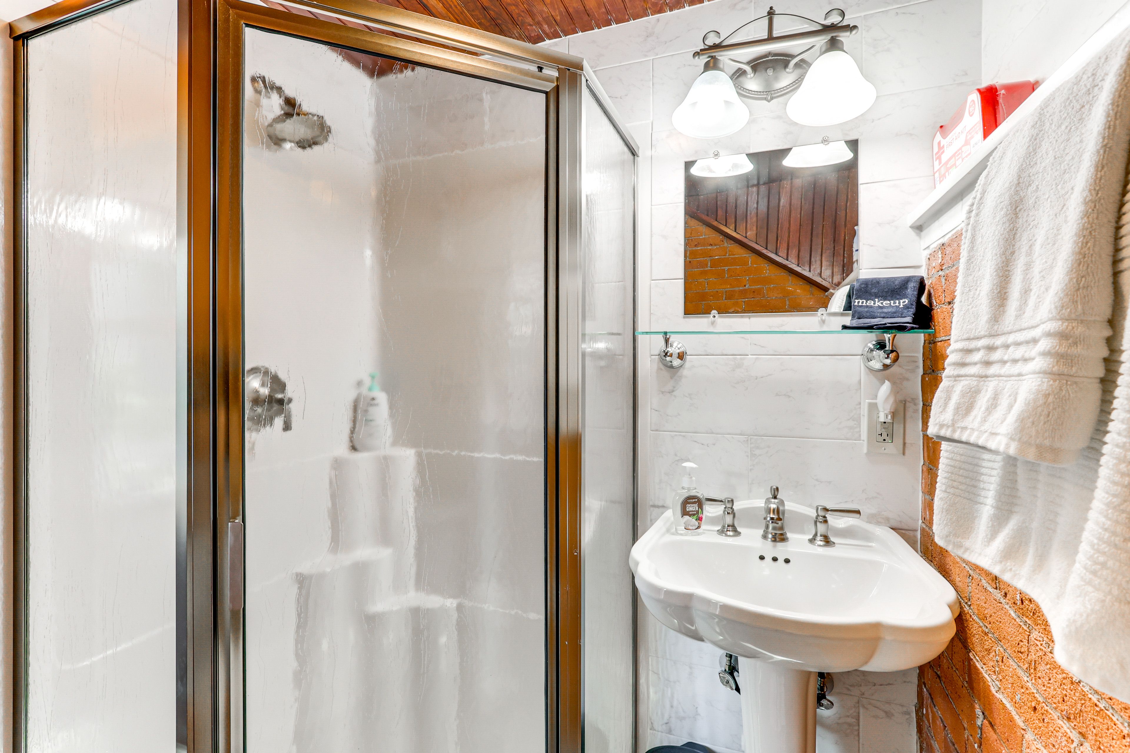 Full Bathroom | Towels & Linens Provided | Shower