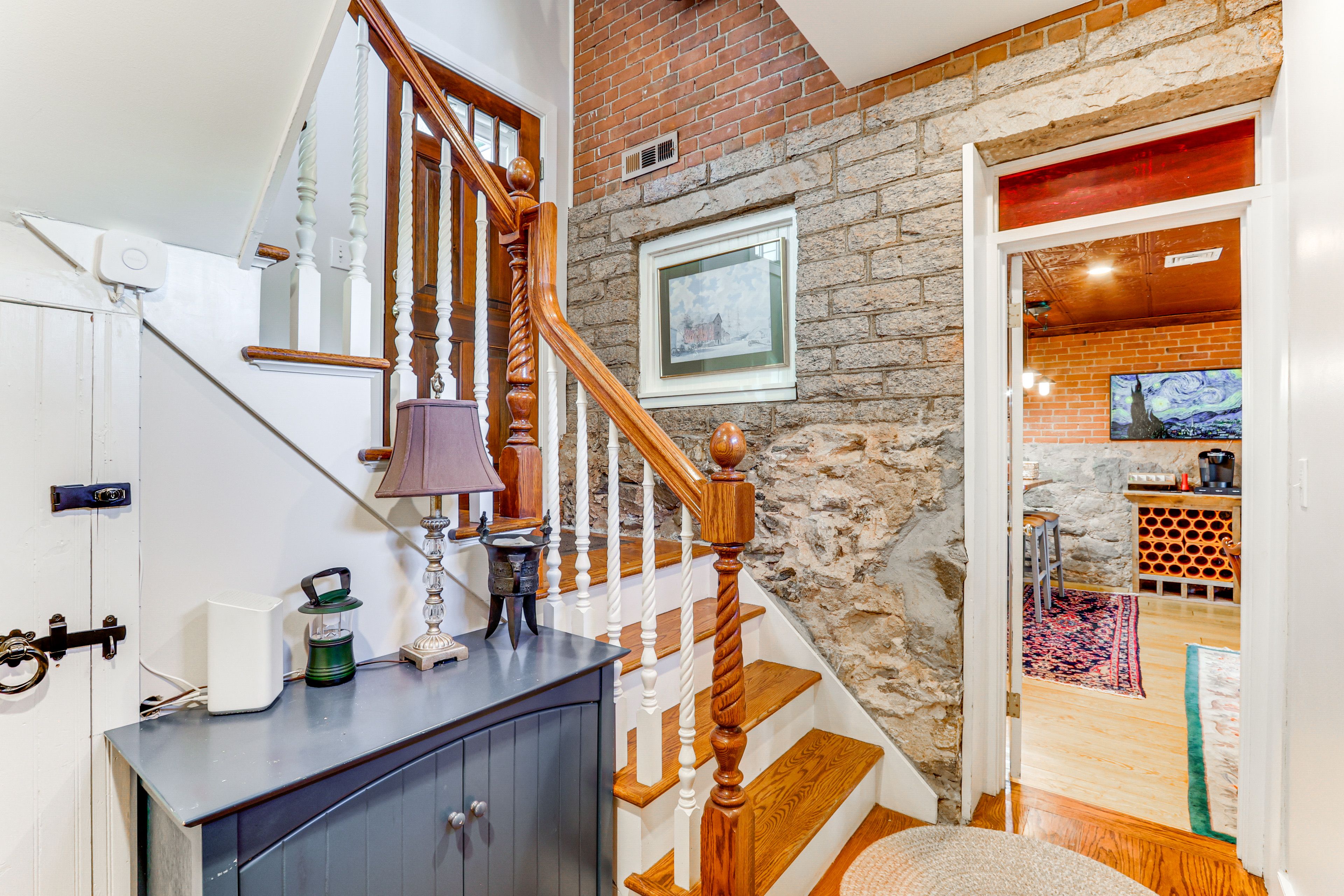 Center Staircase (Shared)