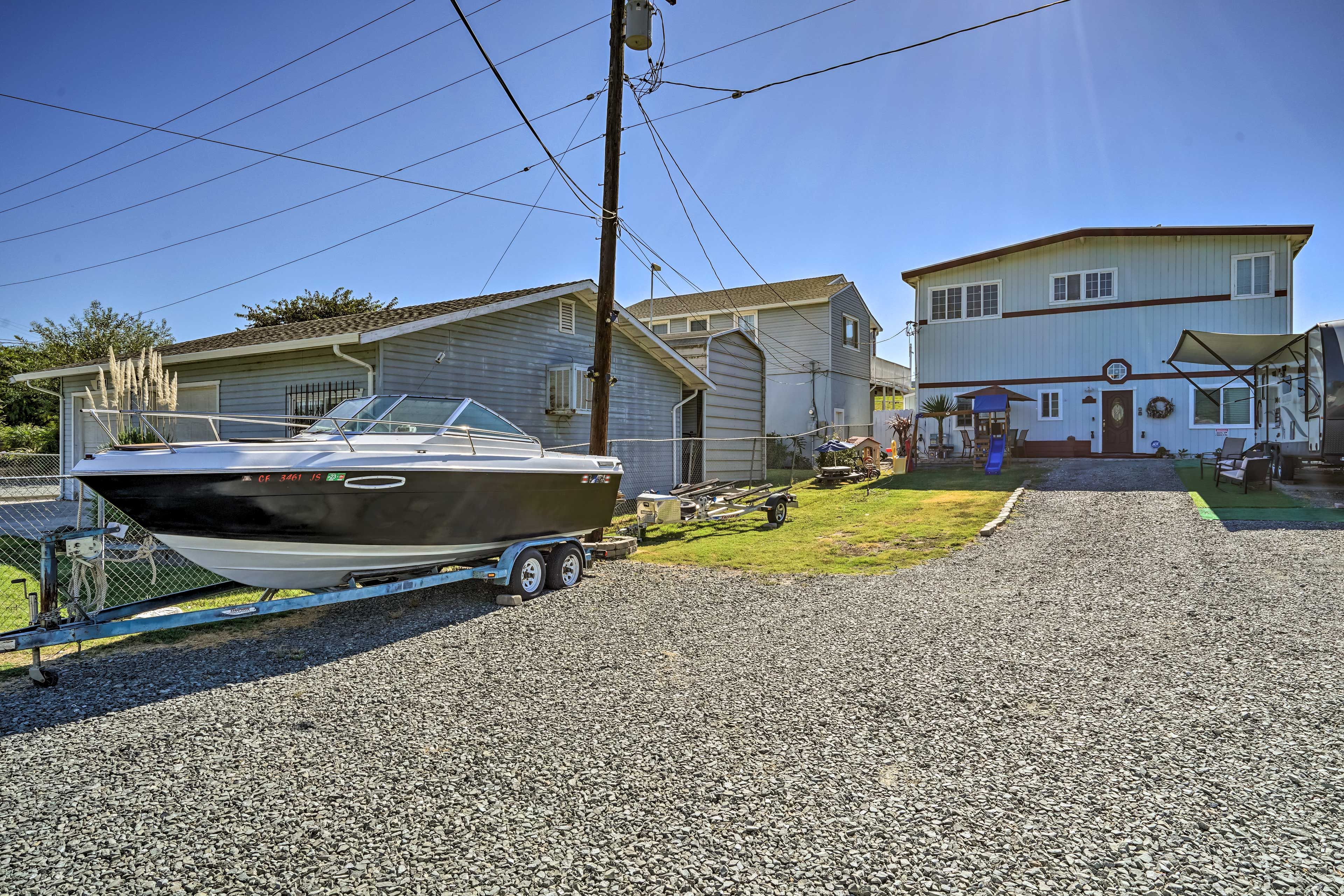 Parking | Driveway (3 Vehicles) | RV/Trailer Parking Allowed On-Site