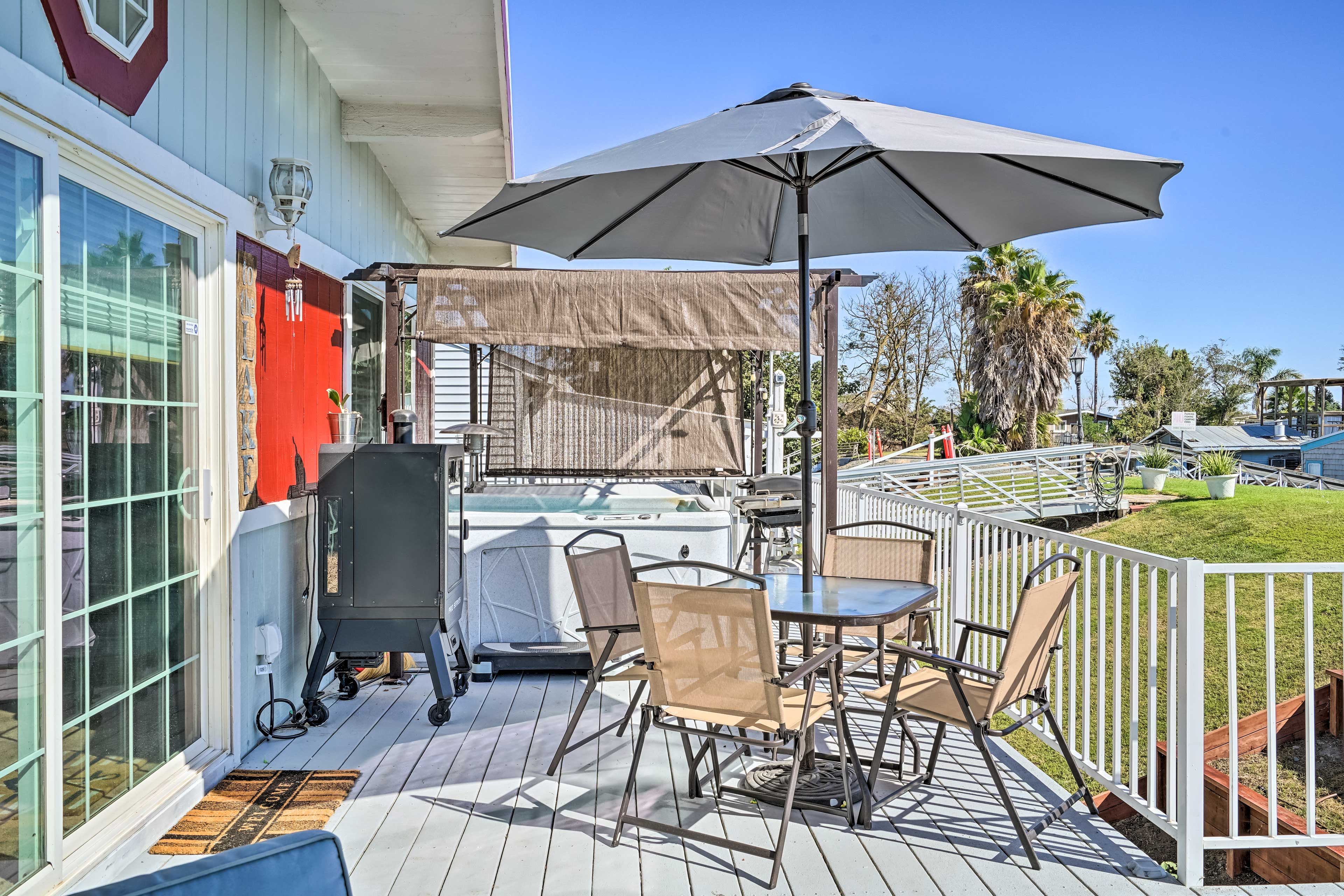 Deck | Private Hot Tub | Workout Equipment