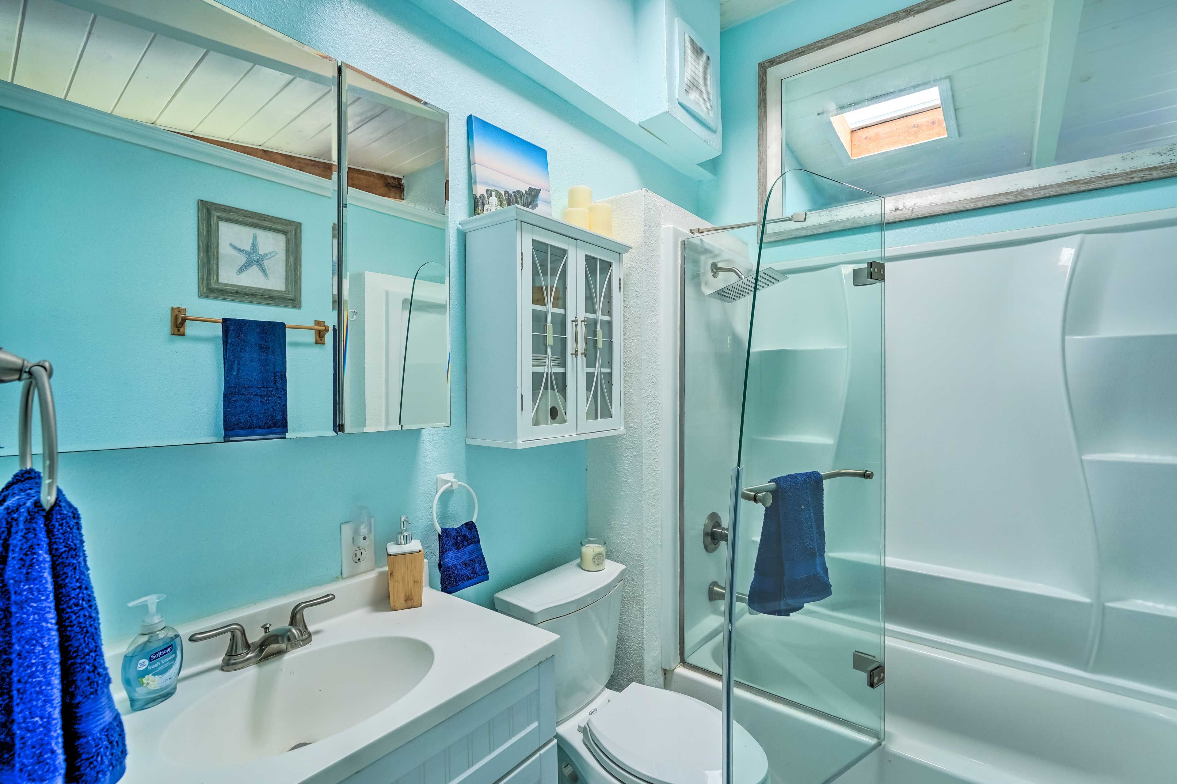 En-Suite Bathroom | Towels Provided | Complimentary Toiletries