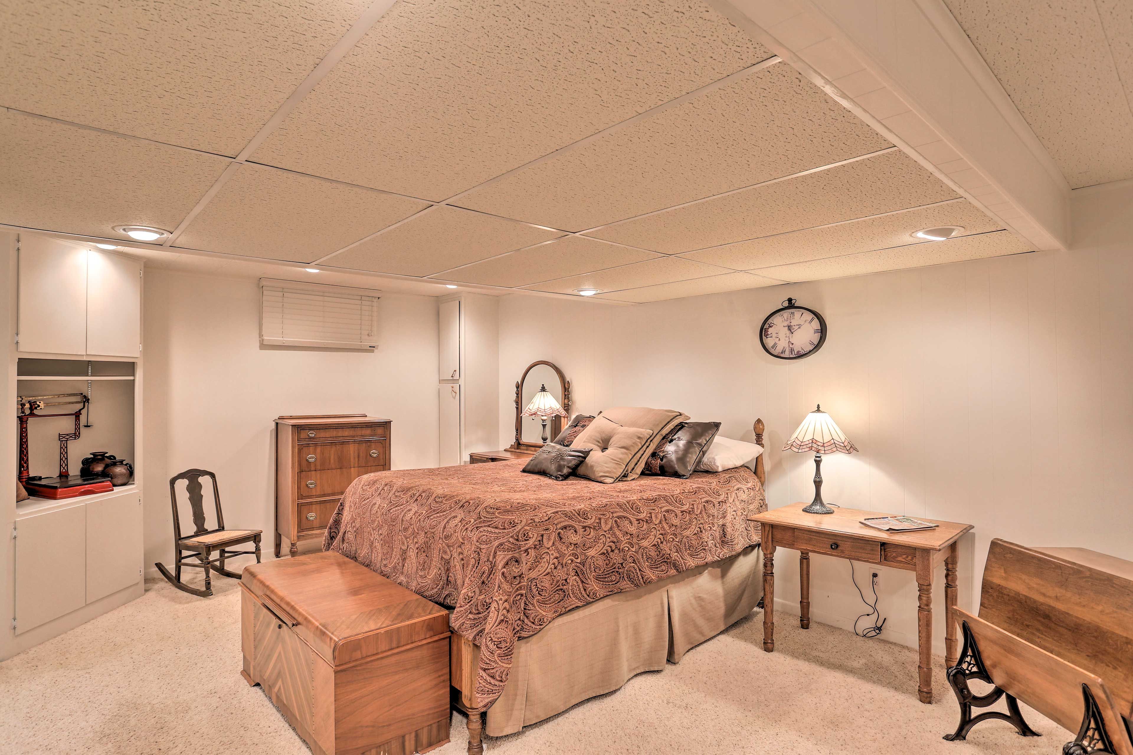 Bedroom 4 | Basement | Queen Bed | Twin Daybed