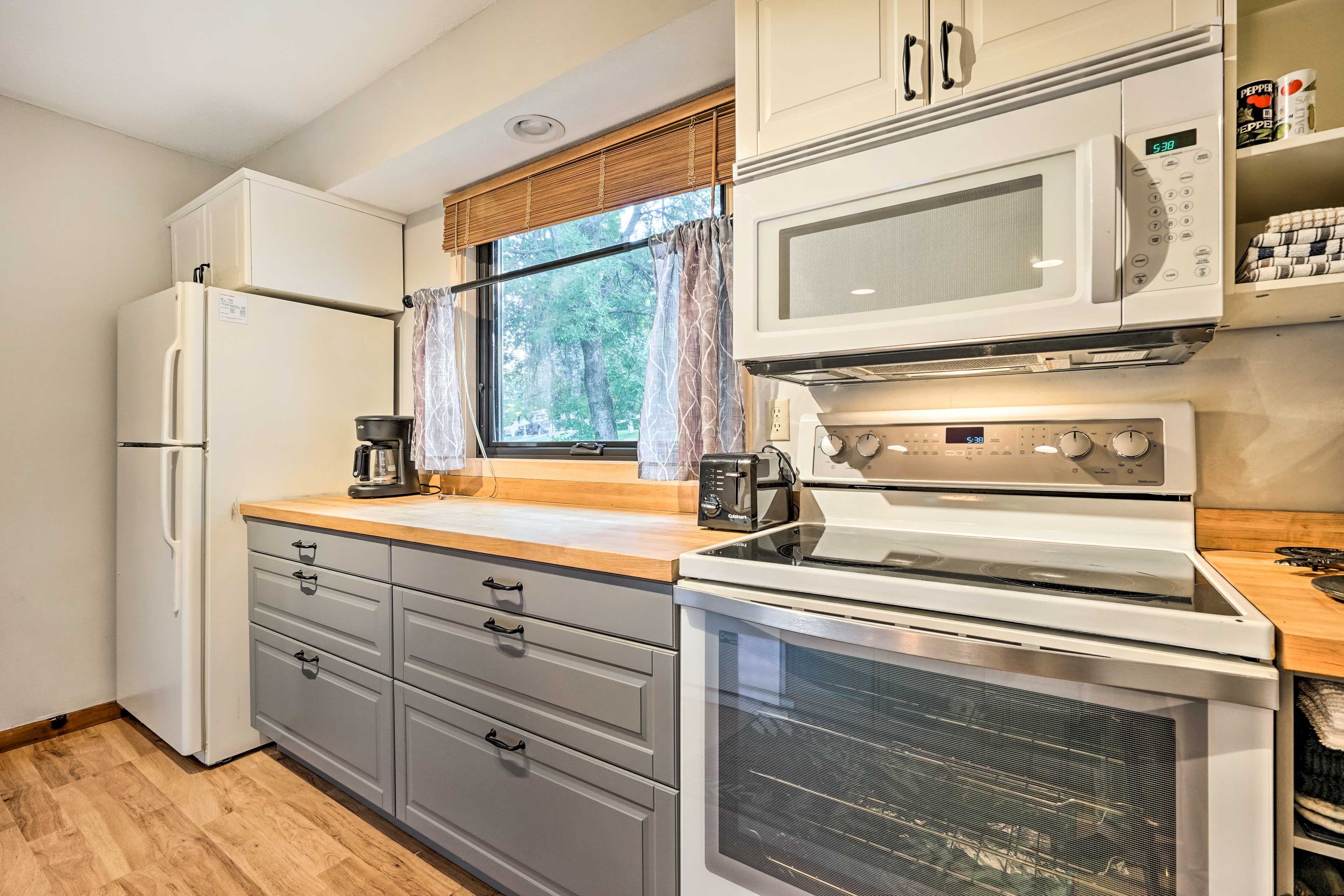 Kitchen | Main Level | Coffee Maker | Dishwasher | Spices