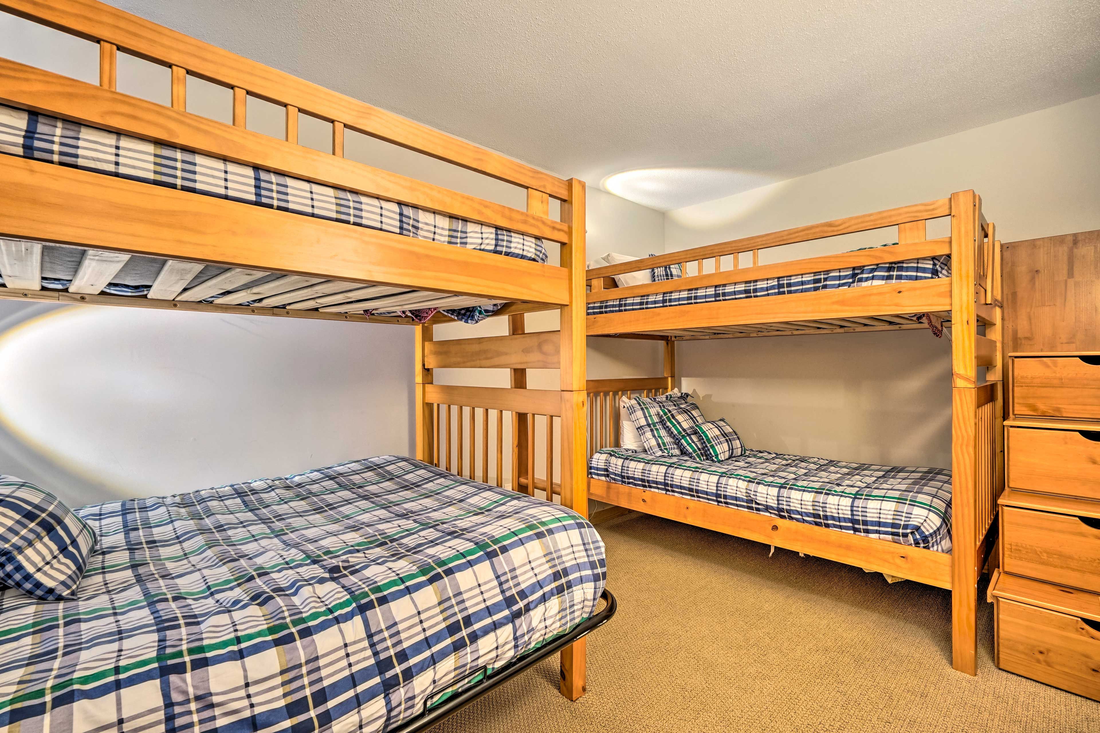 Bedroom 3 | Lower Level | Twin Bunk Bed | Twin/Full Bunk Bed