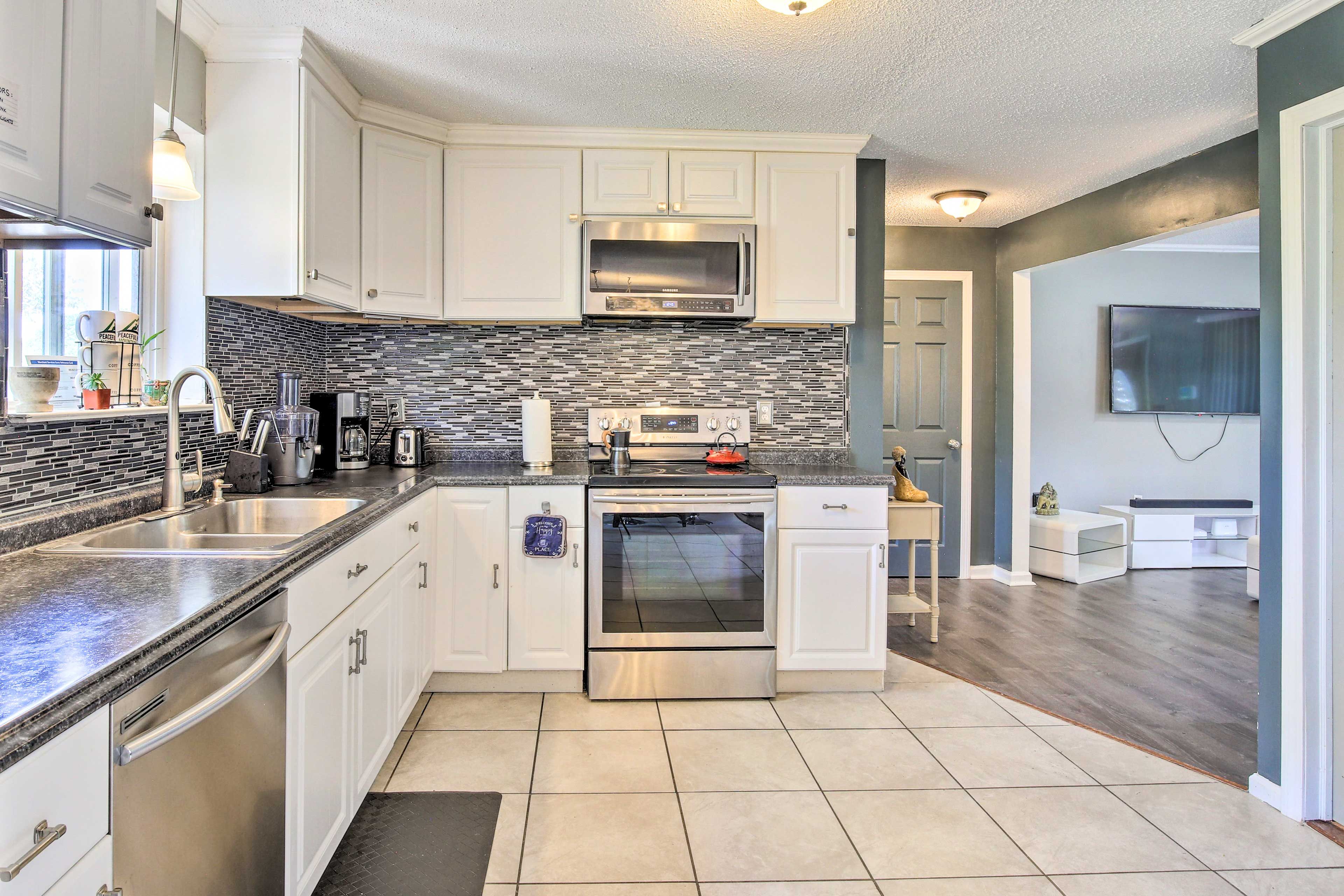 Kitchen | Stove/Oven | Coffee Maker | Blender | Juicer
