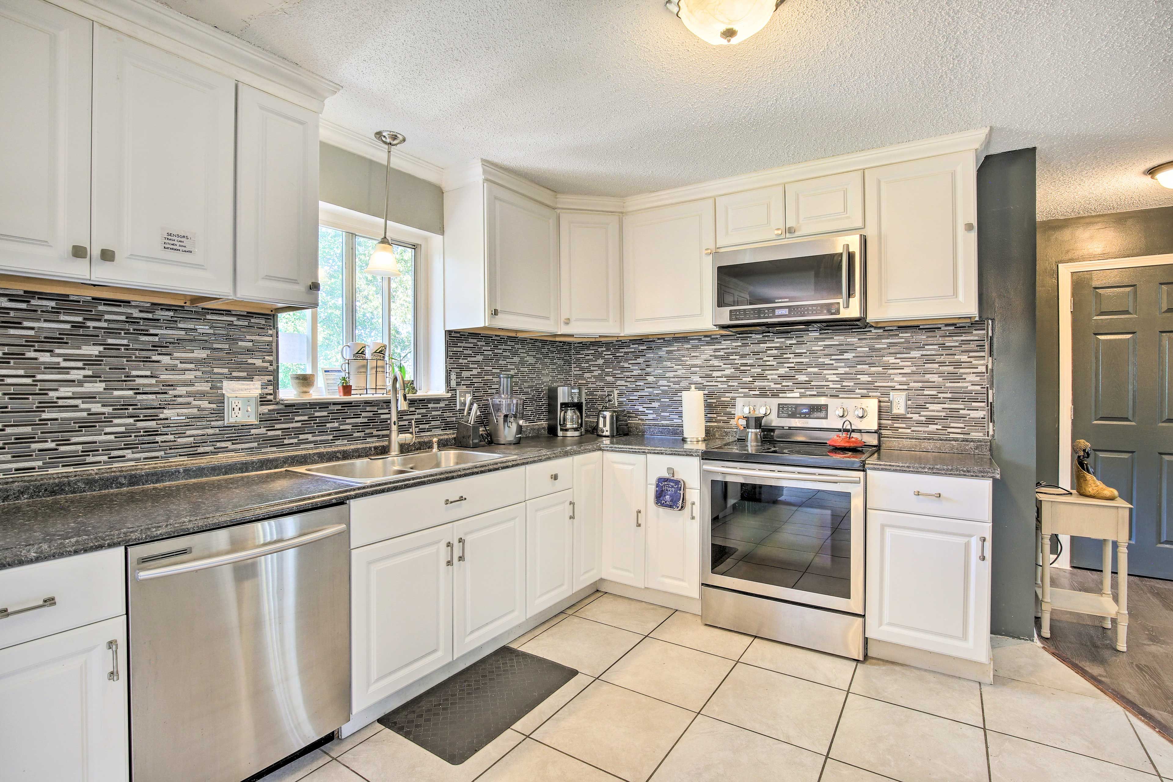 Kitchen | Refrigerator | Dishwasher | Toaster