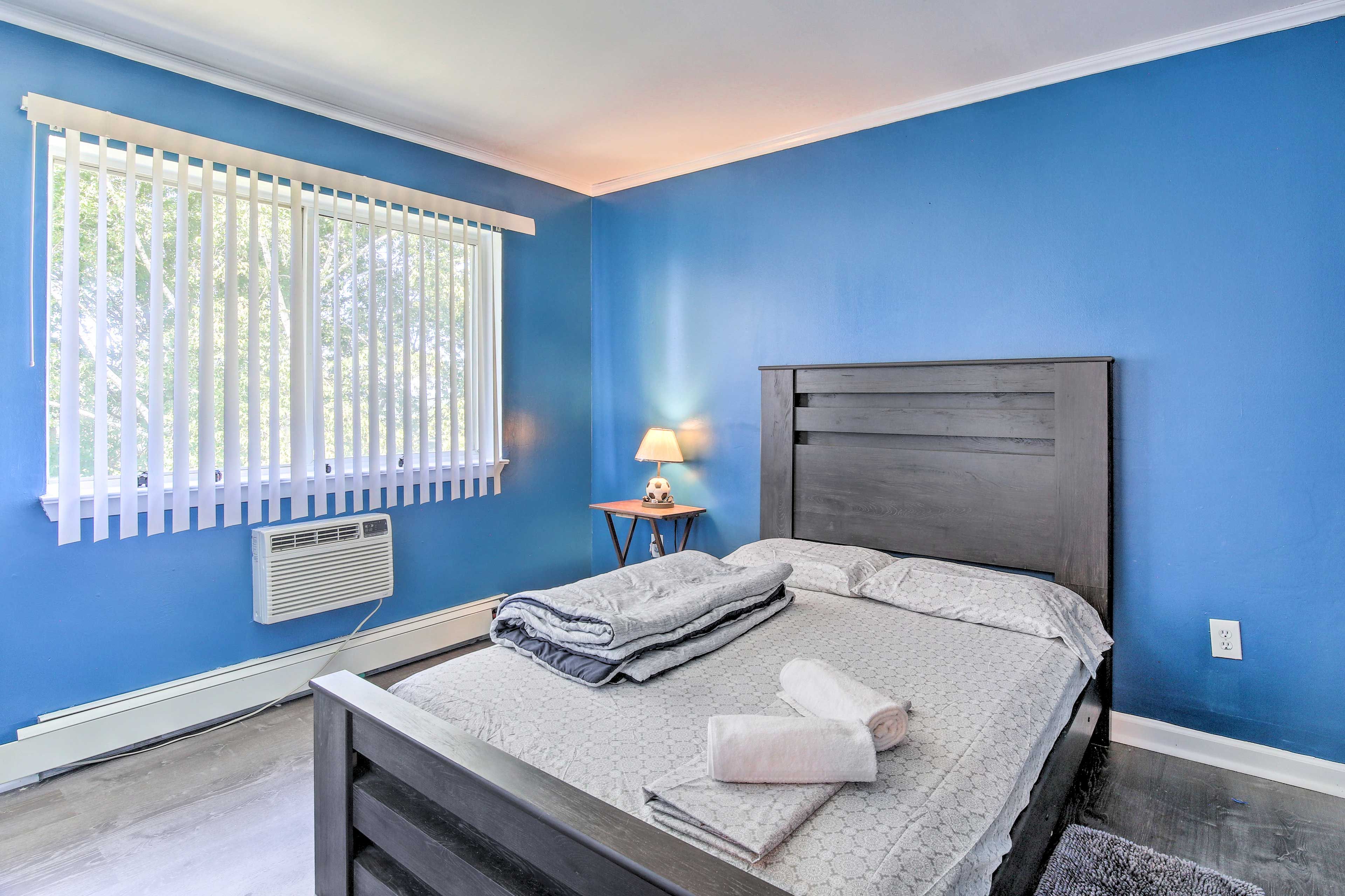 Bedroom 2 | Queen Bed | Flat-Screen TV | 2nd Floor