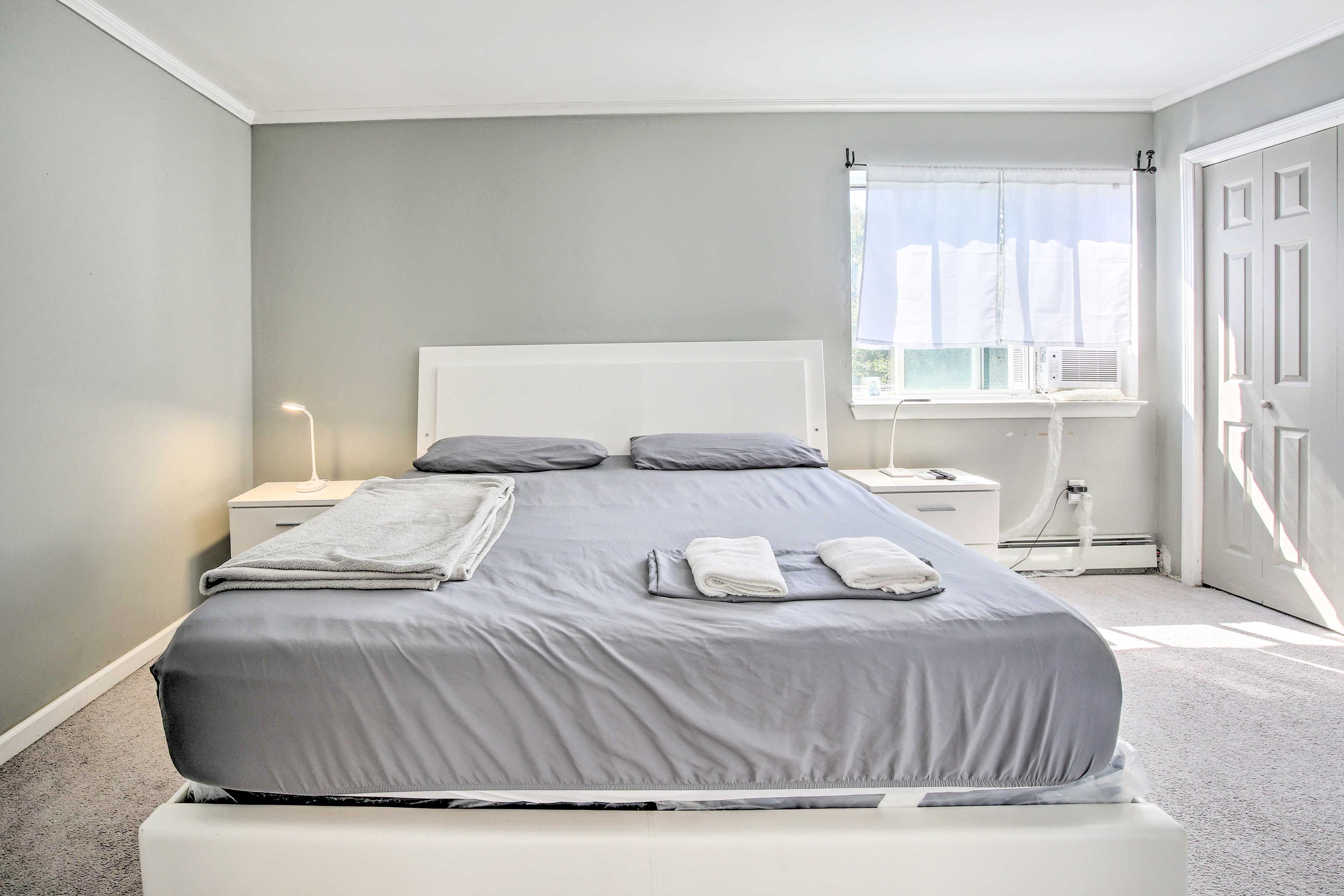 Bedroom 1 | California King | Flat-Screen TV | 2nd Floor
