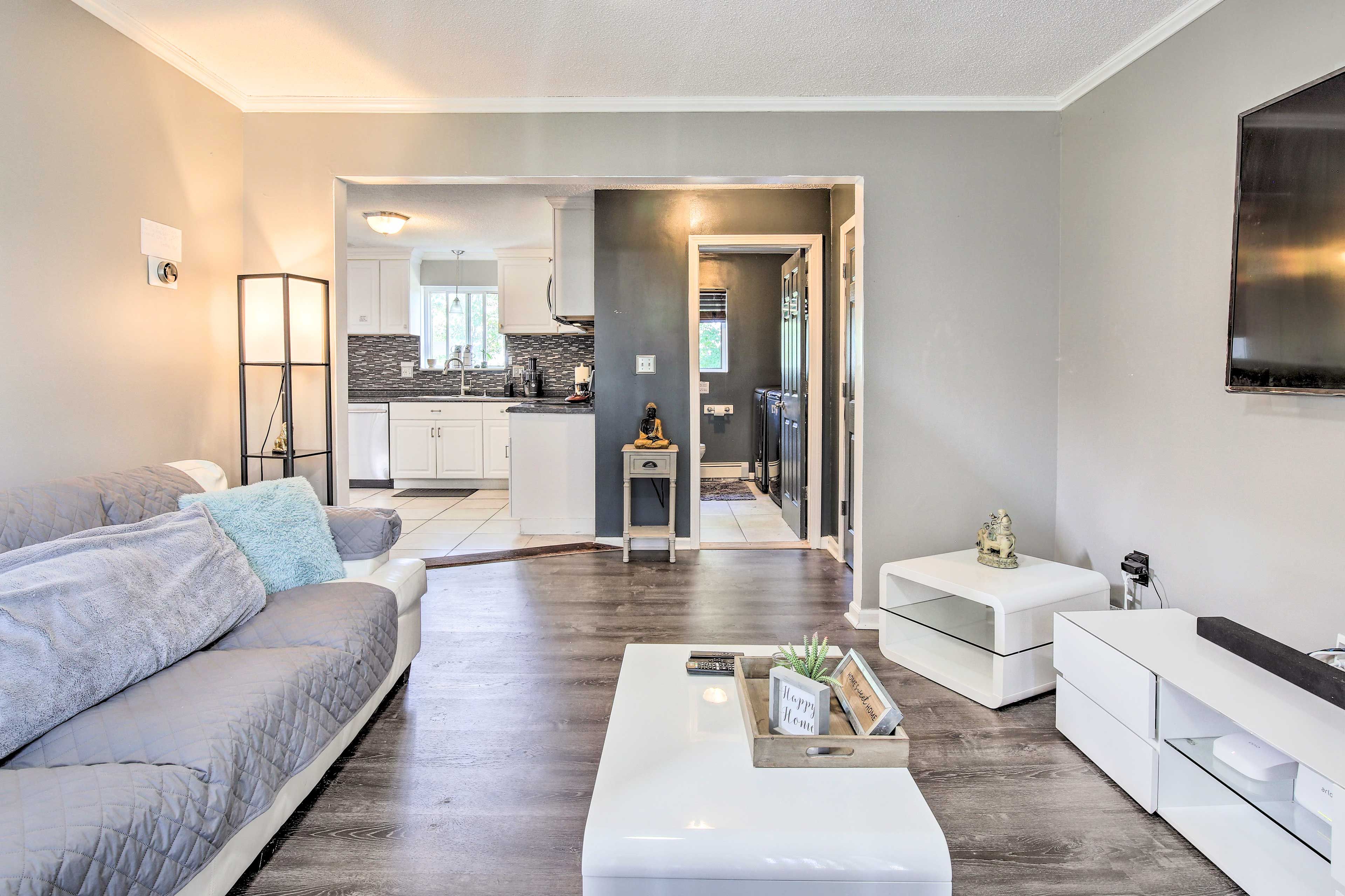 Living Room | Smart TV | Free WiFi | Sleeper Sofa