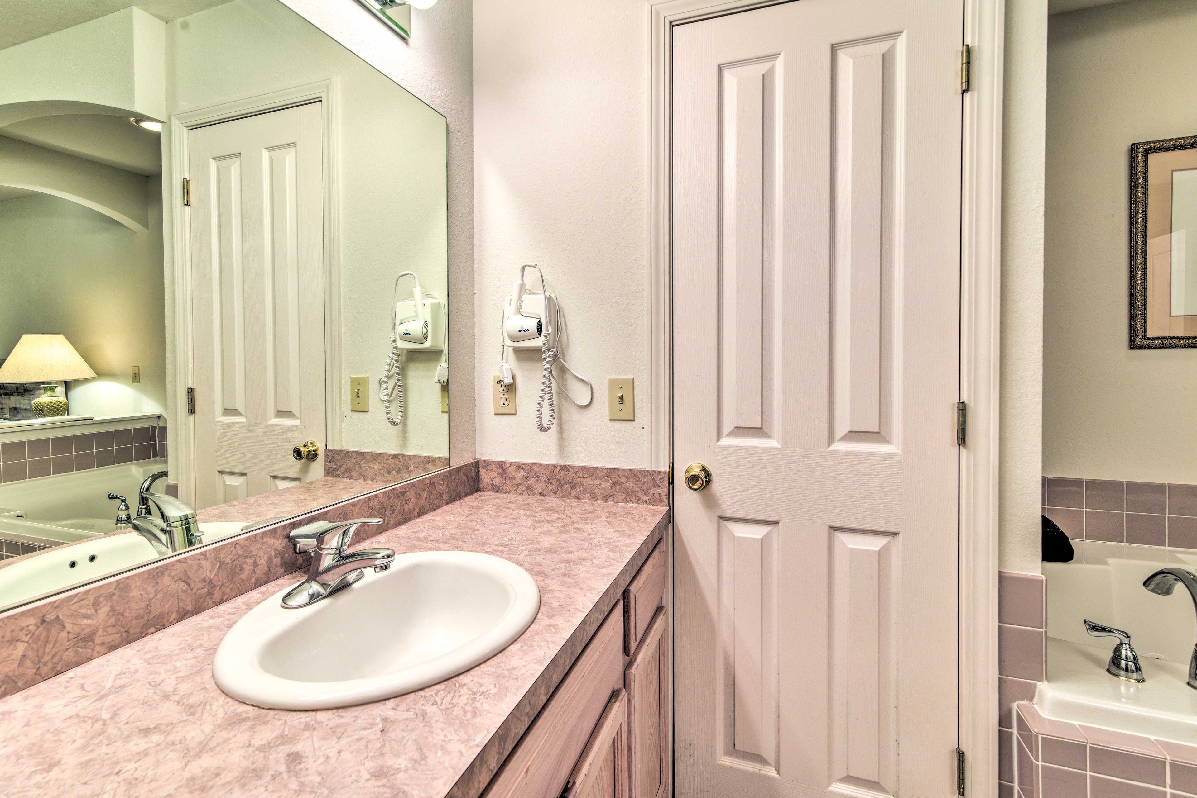Full Bathroom | Complimentary Toiletries