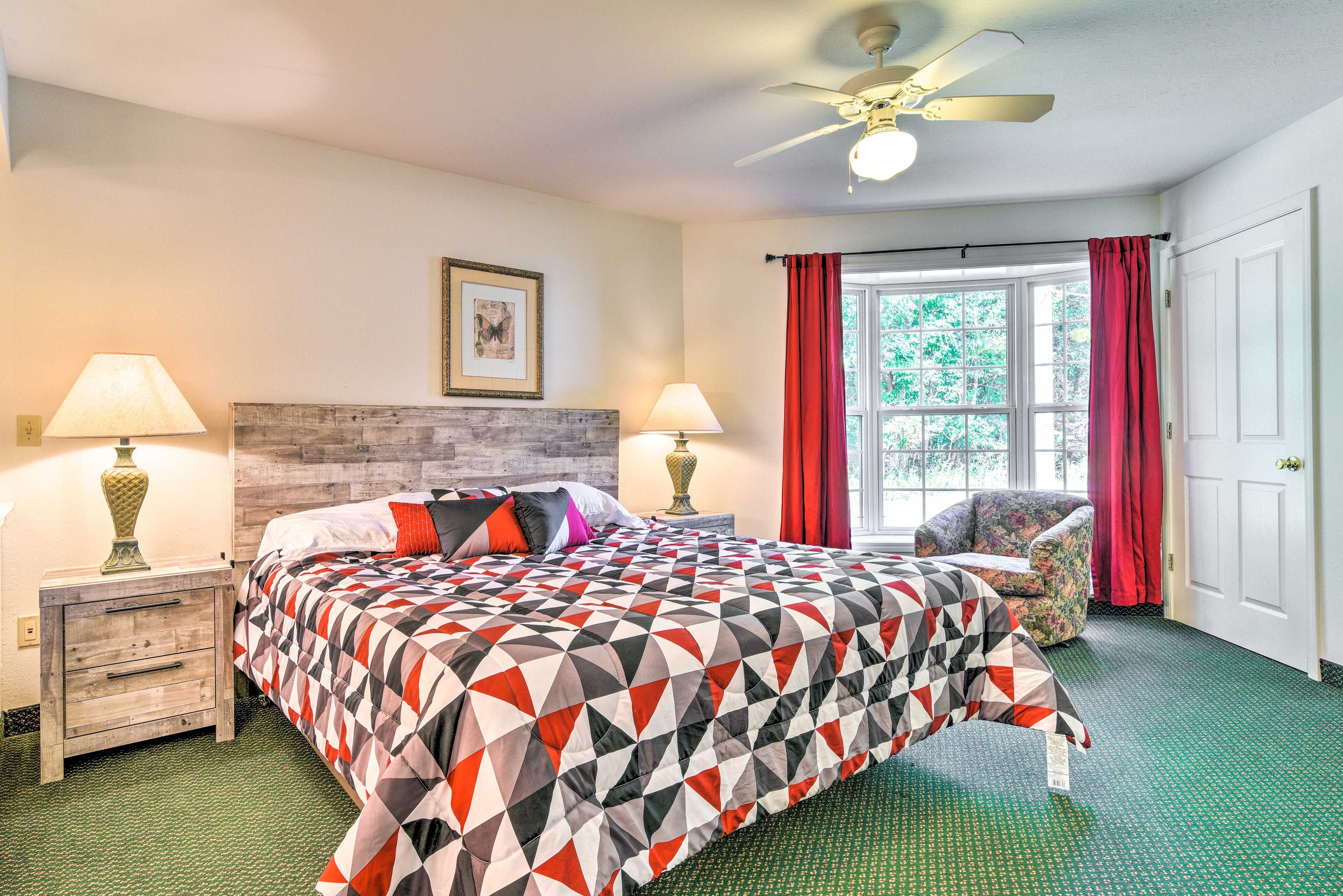 Bedroom 1 | King Bed | Linens & Towels Provided