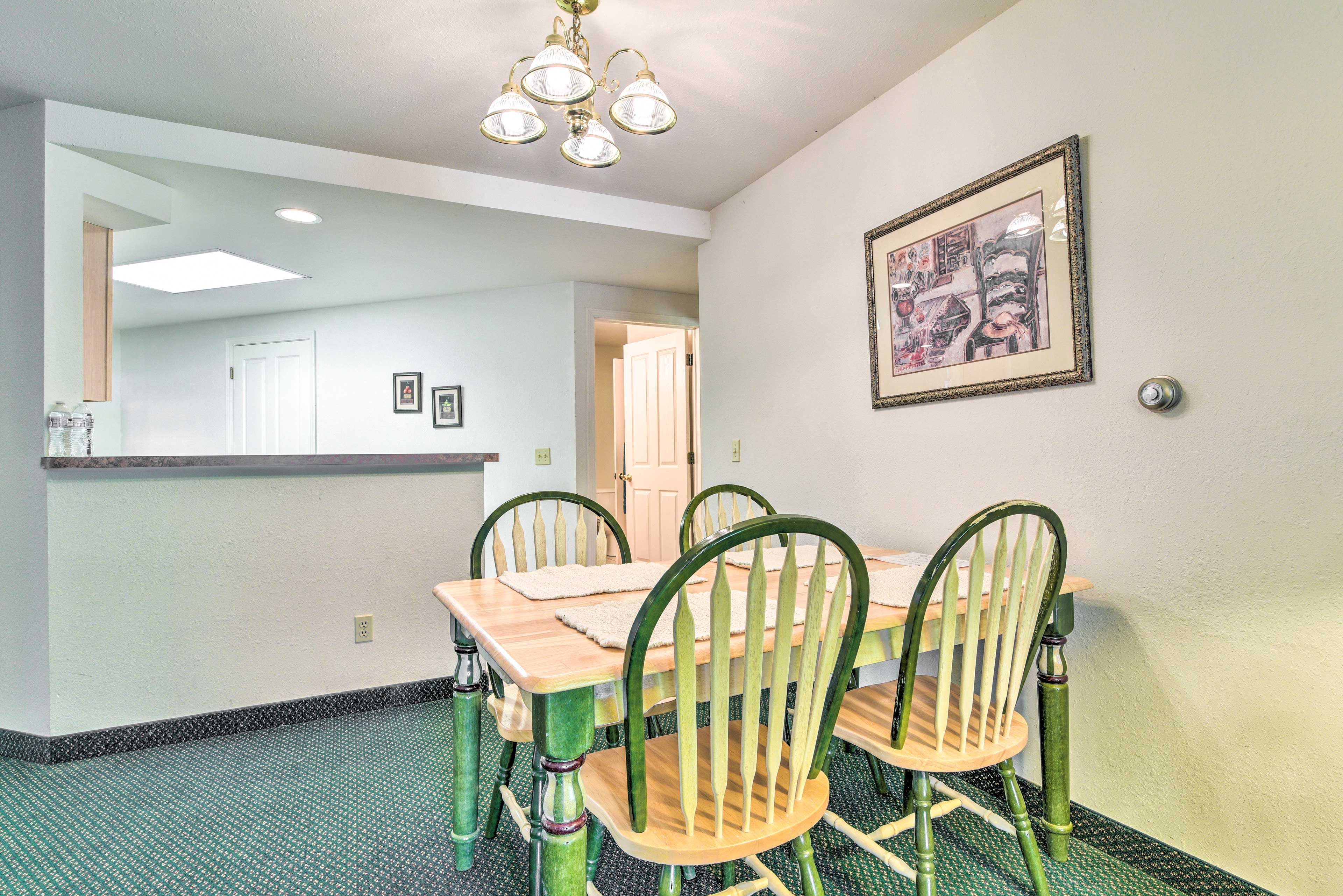 Dining Area | Dishware & Flatware Provided