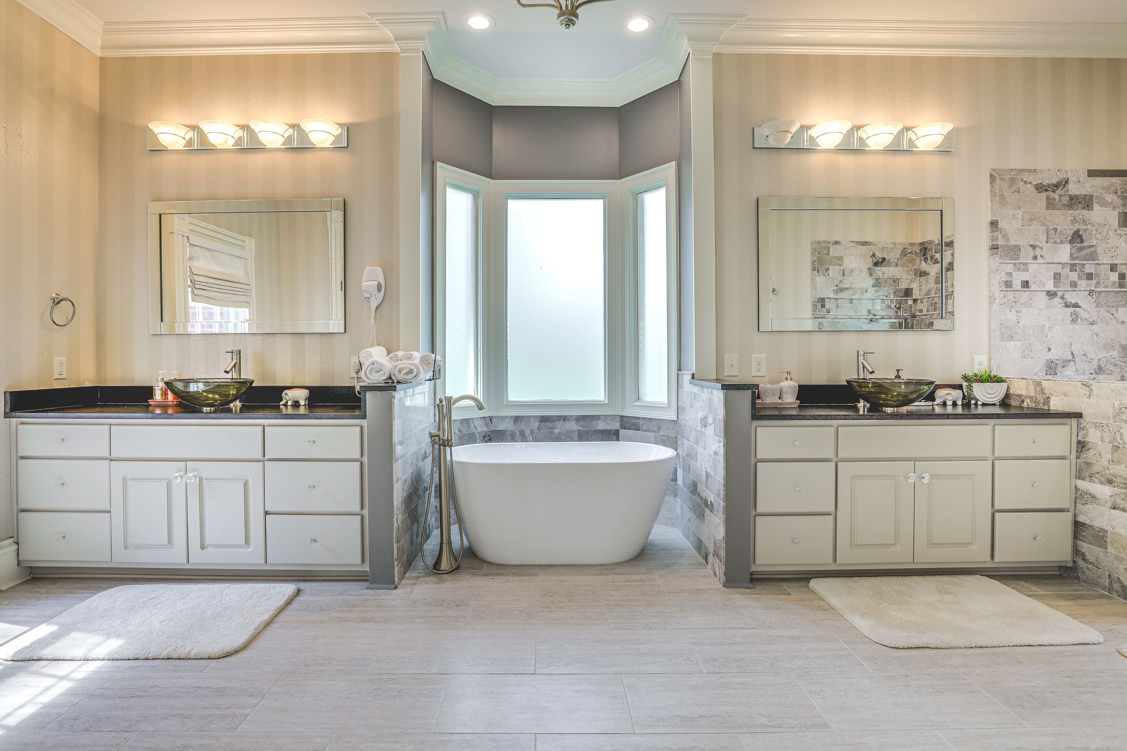 Full Bathroom | Towels Provided | Complimentary Toiletries