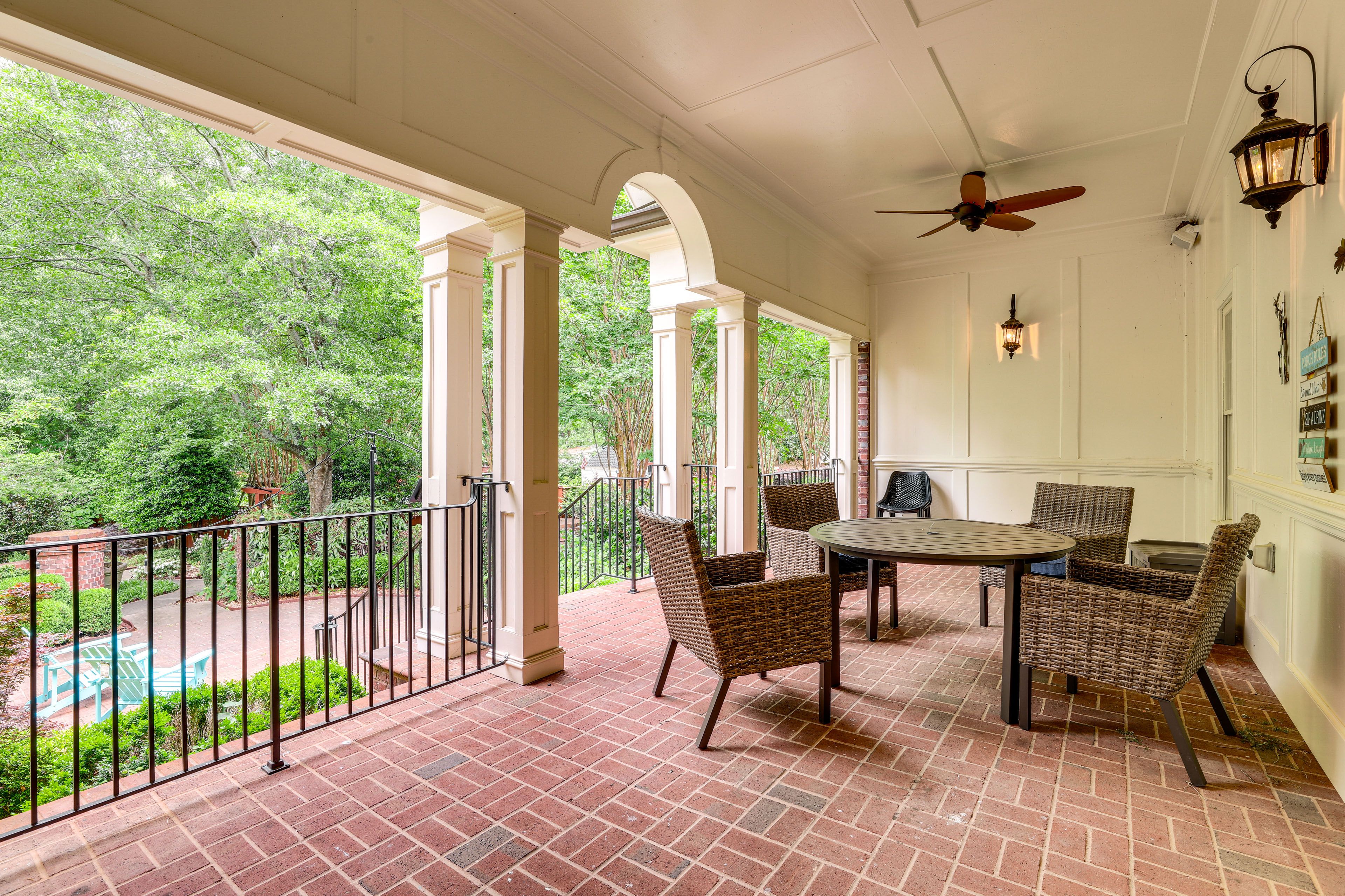 Covered Porch | Outdoor Dining Area