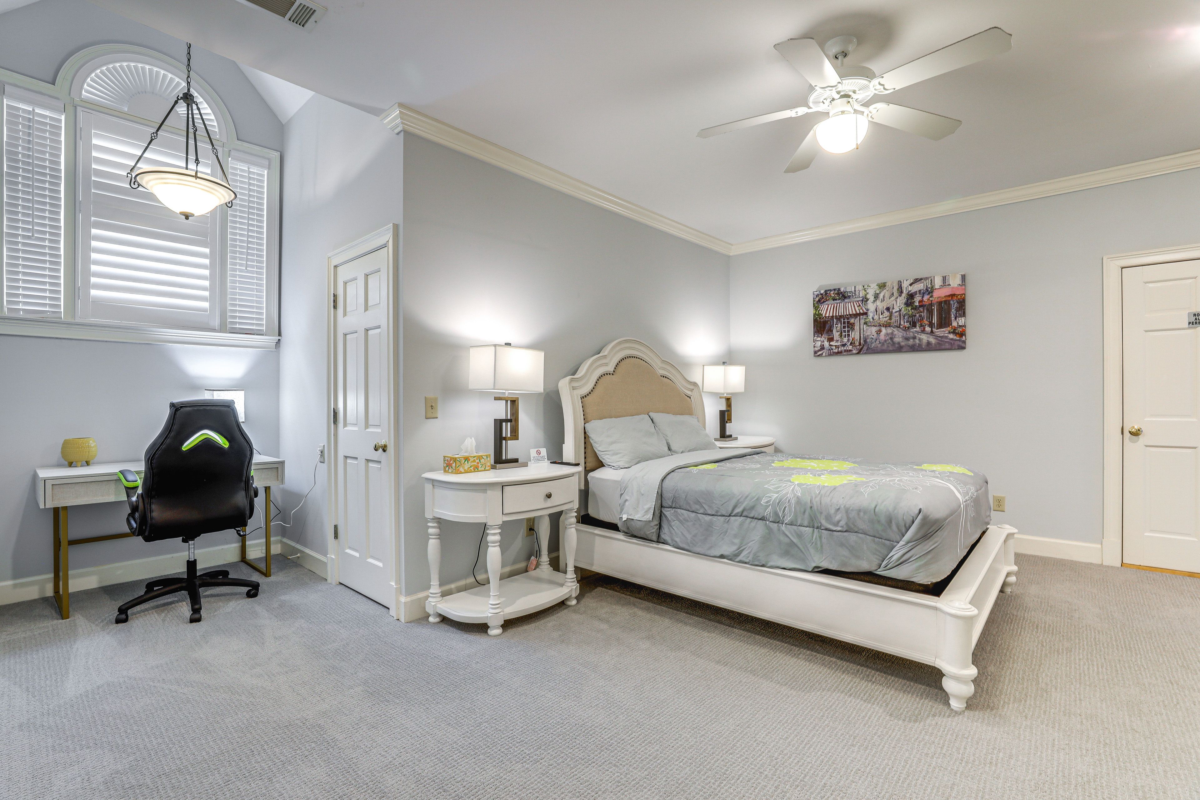 Bedroom 3 | Queen Bed