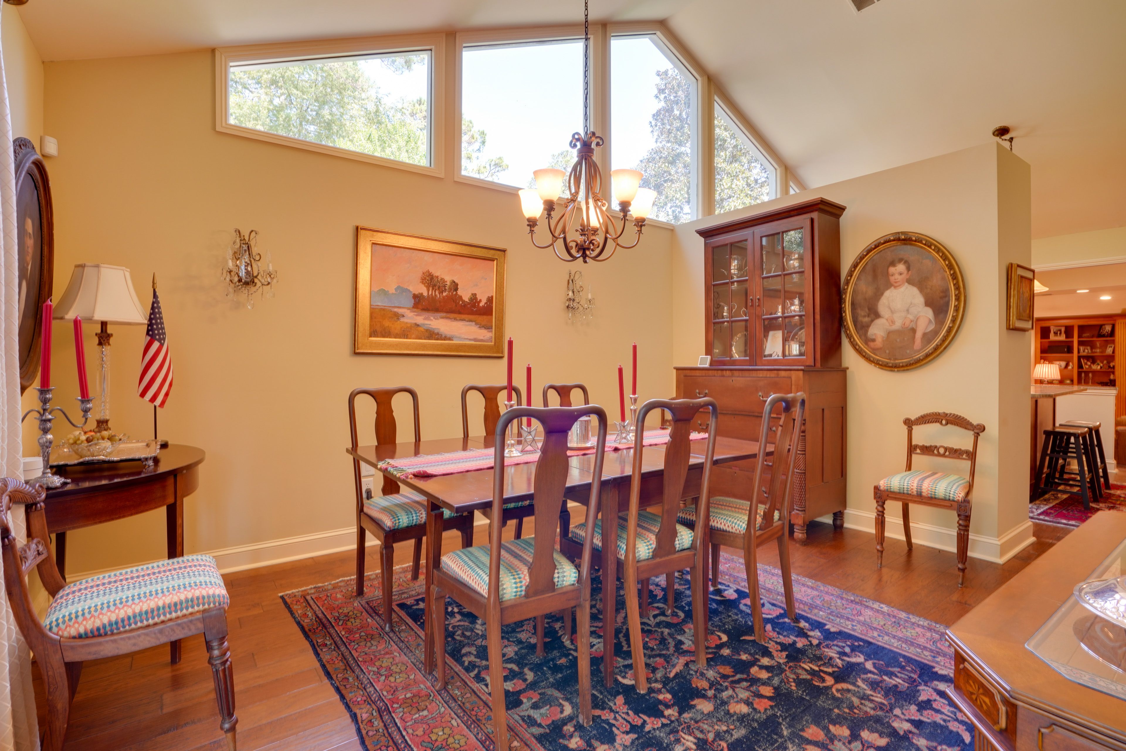 Dining Area | Dishware & Flatware Provided