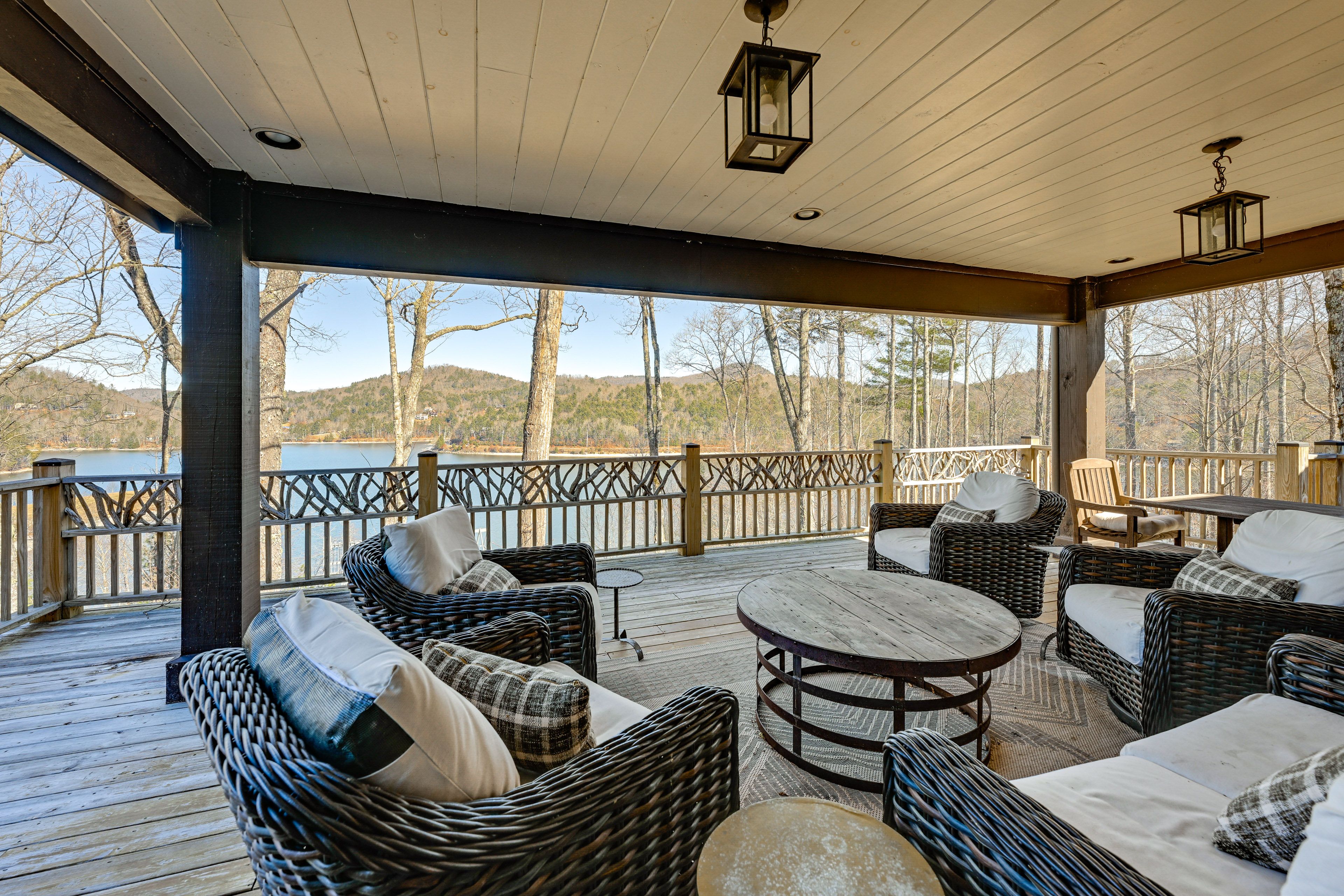 Main Deck | Gas Grill | Outdoor Dining Area | Lounge Seating