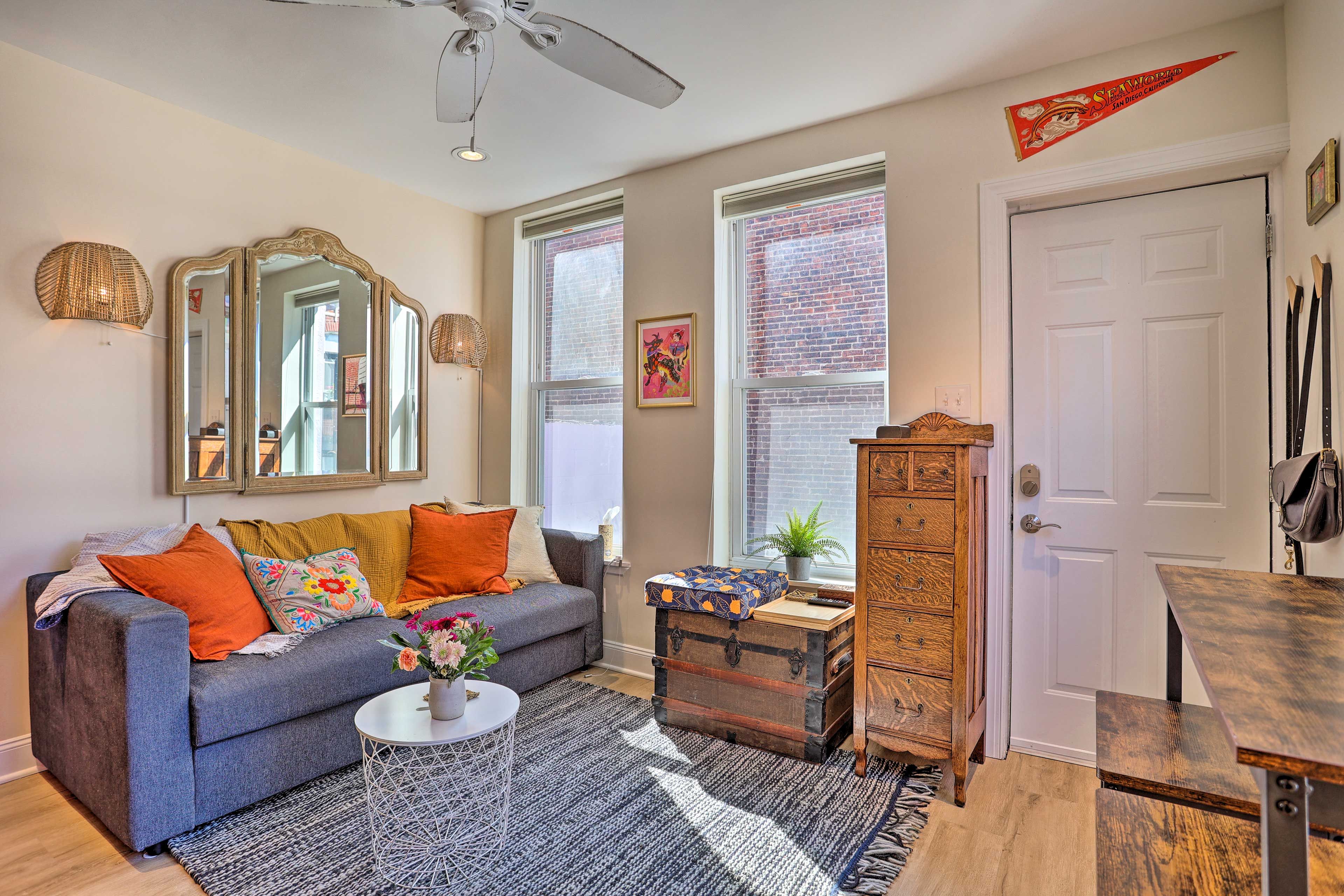 Living Area | Single Story | Free WiFi