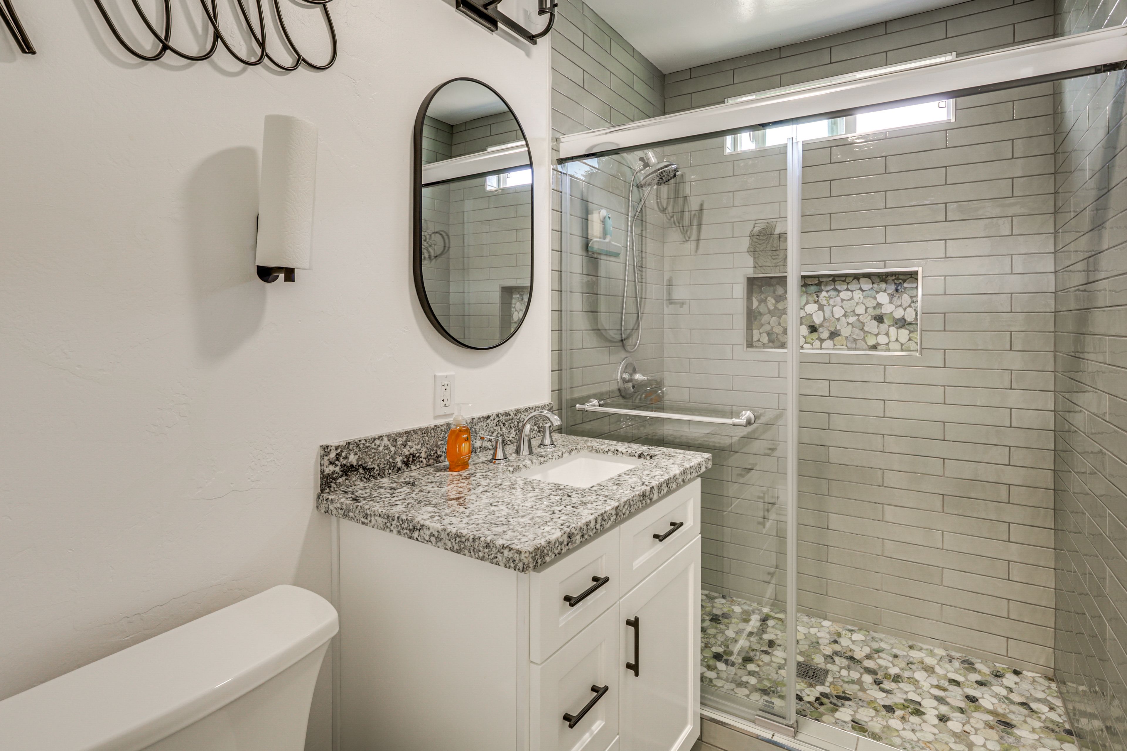 Full Bathroom | Towels Provided | Complimentary Toiletries