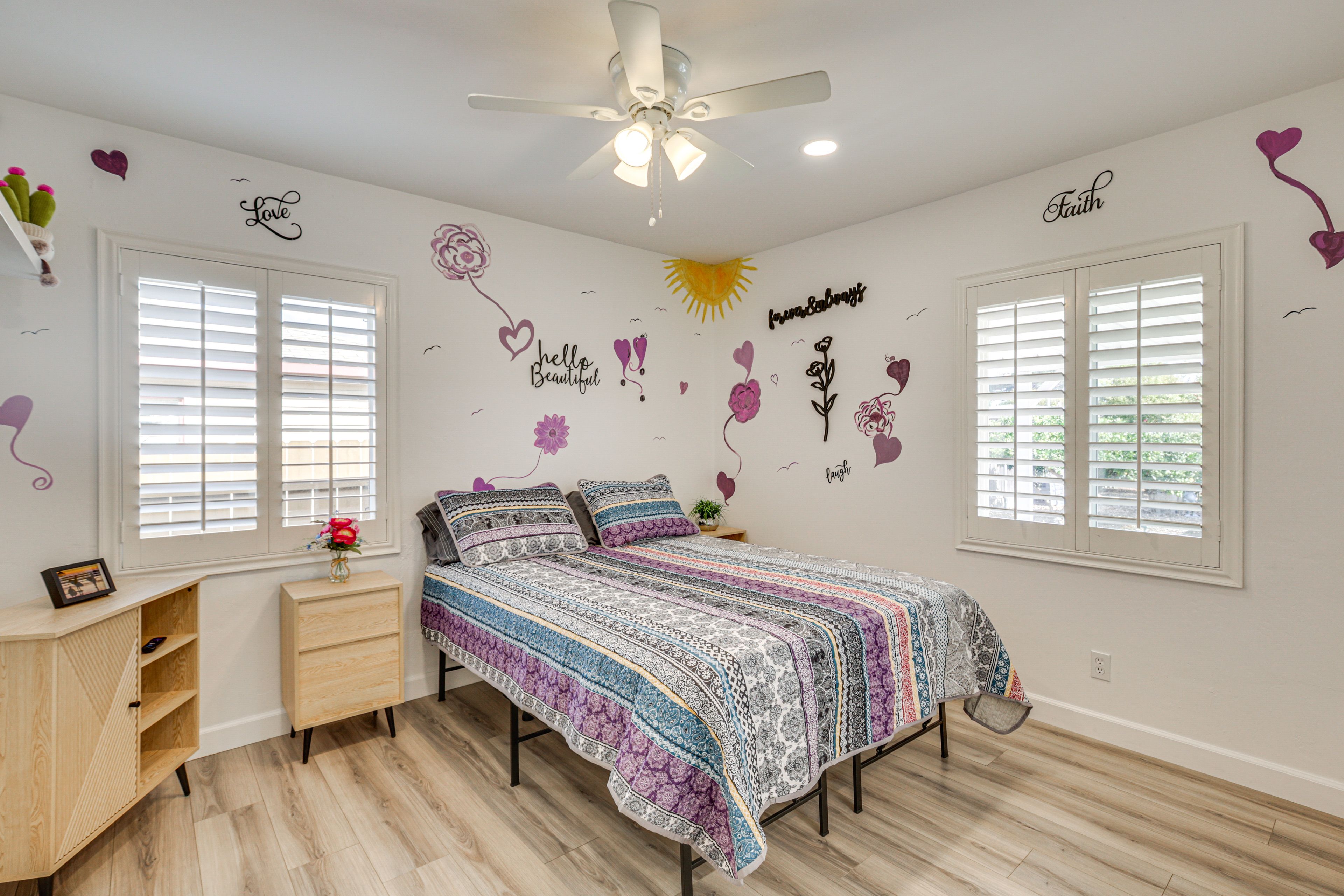 Bedroom 1 | Queen Bed | Smart TV