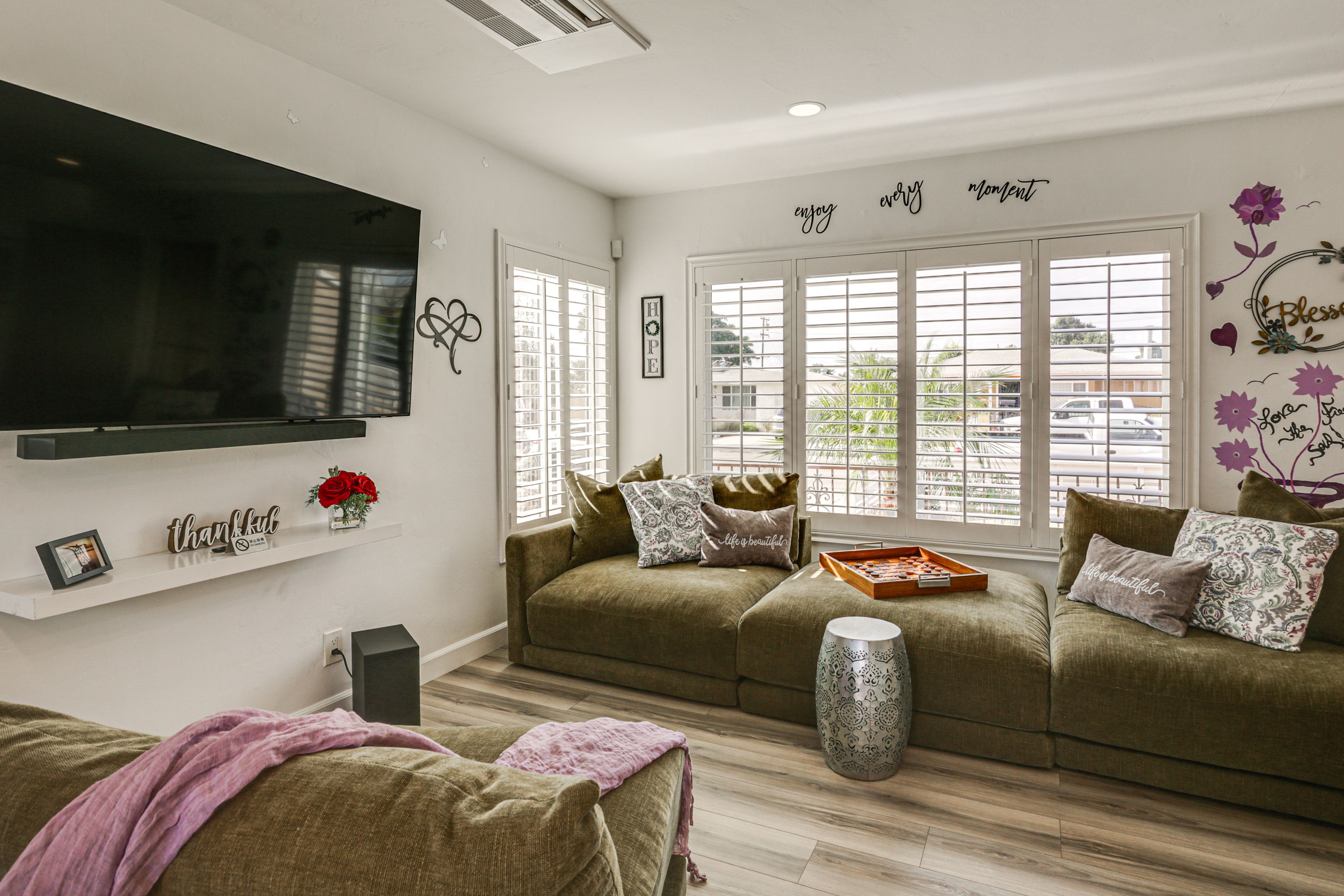 Living Room | Free WiFi | Smart TV