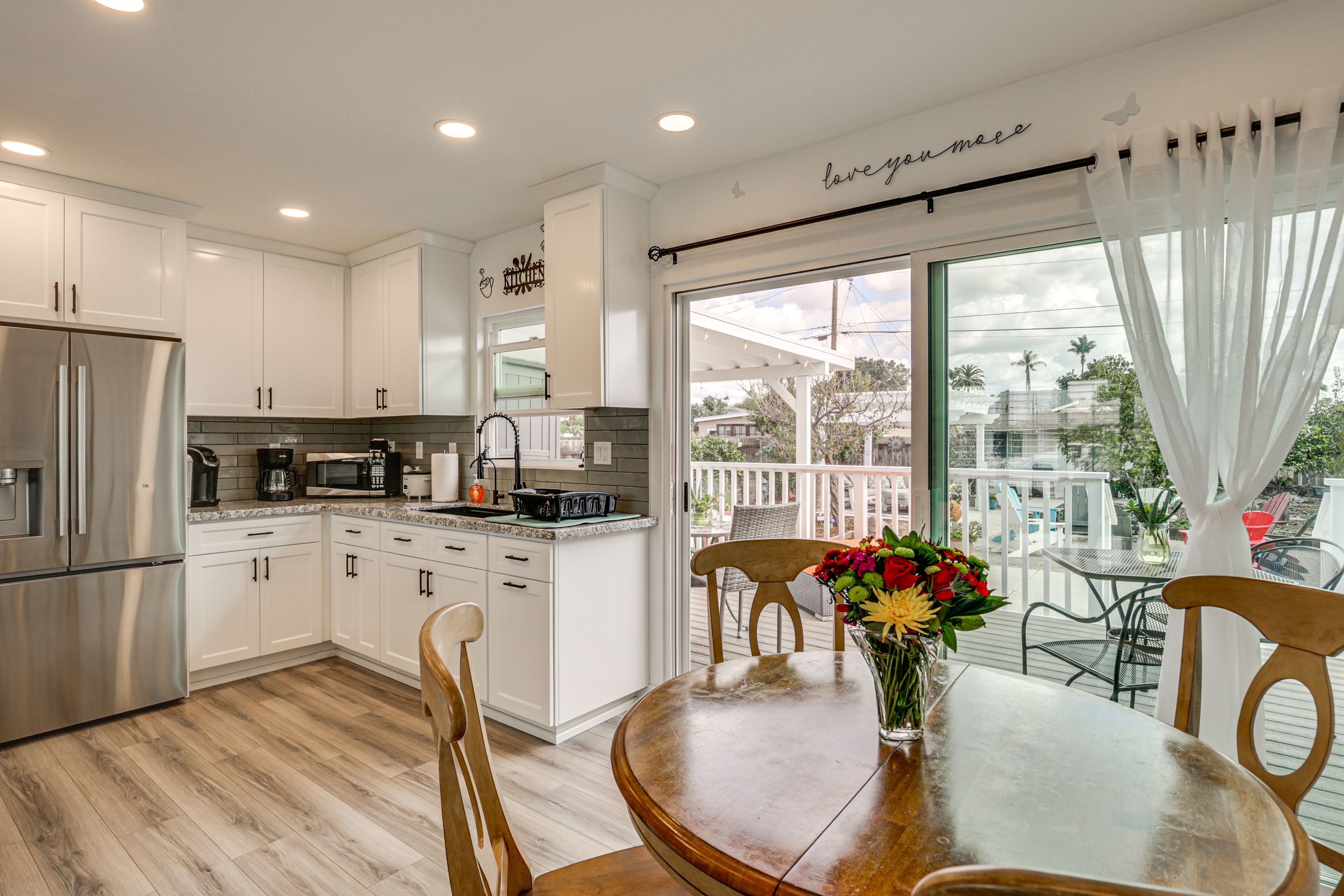 Dining Room | Dishware/Flatware Provided