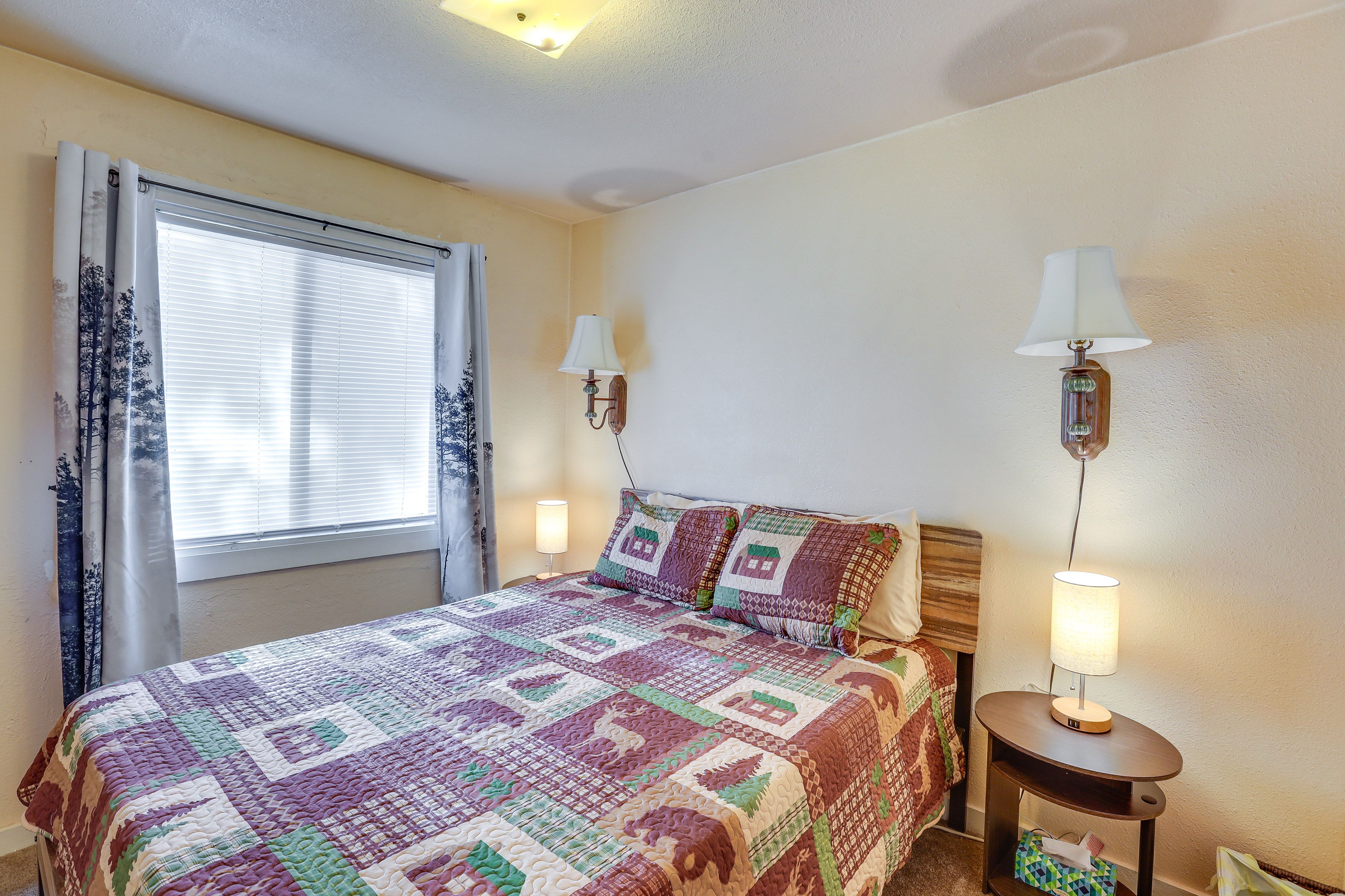 Bedroom 1 | Queen Bed | Linens Provided