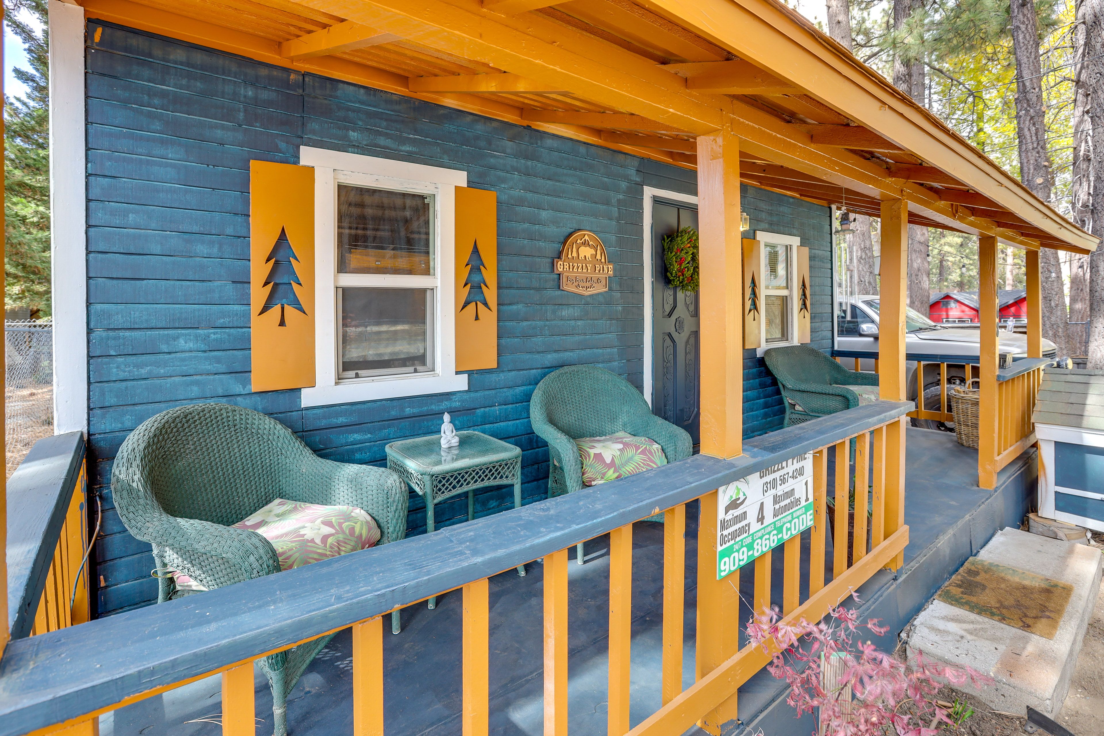 Big Bear Lake Vacation Rental | 2BR | 1BA | 2 Steps To Access | 850 Sq Ft
