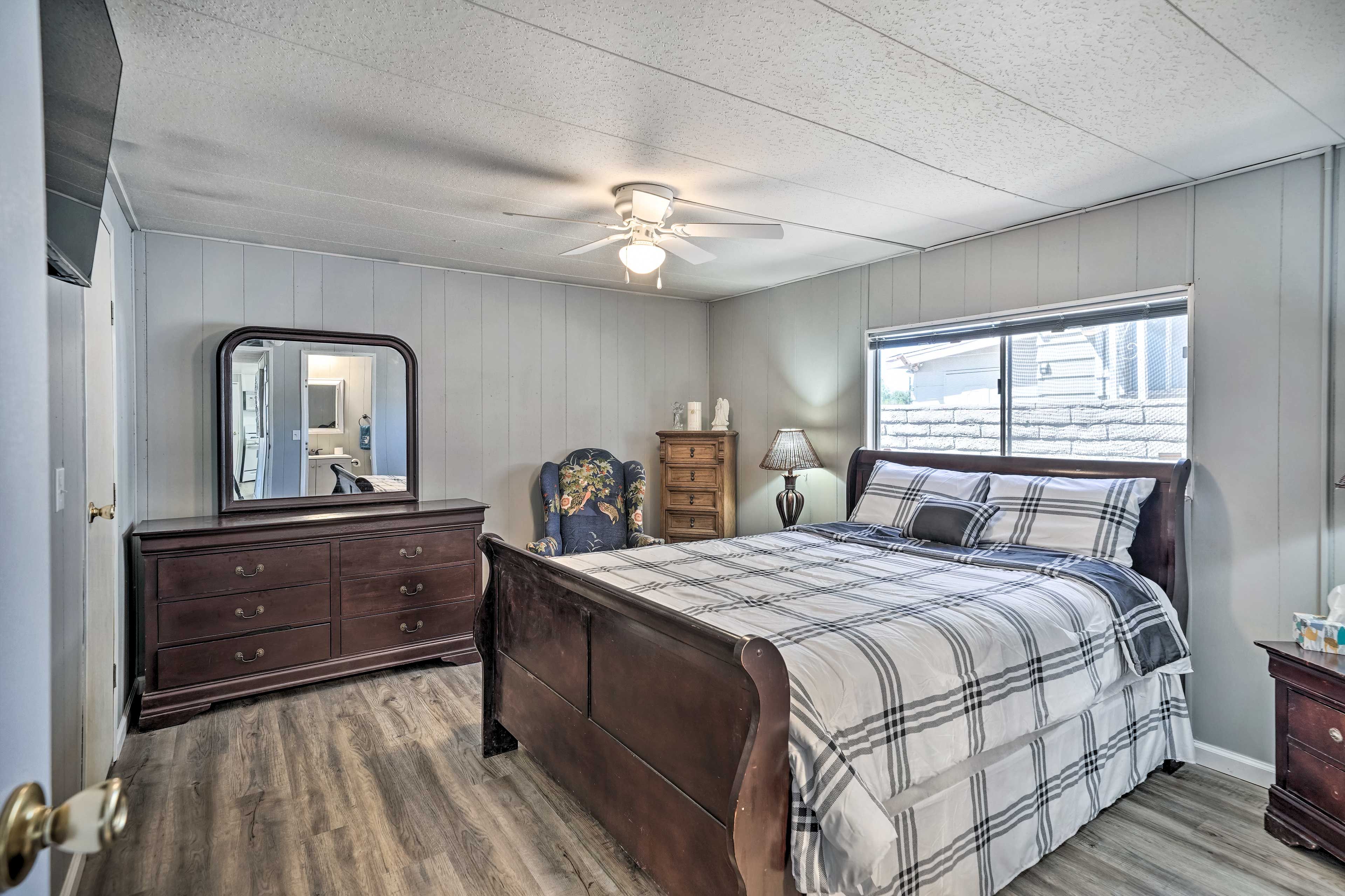Bedroom 2 | Queen Bed