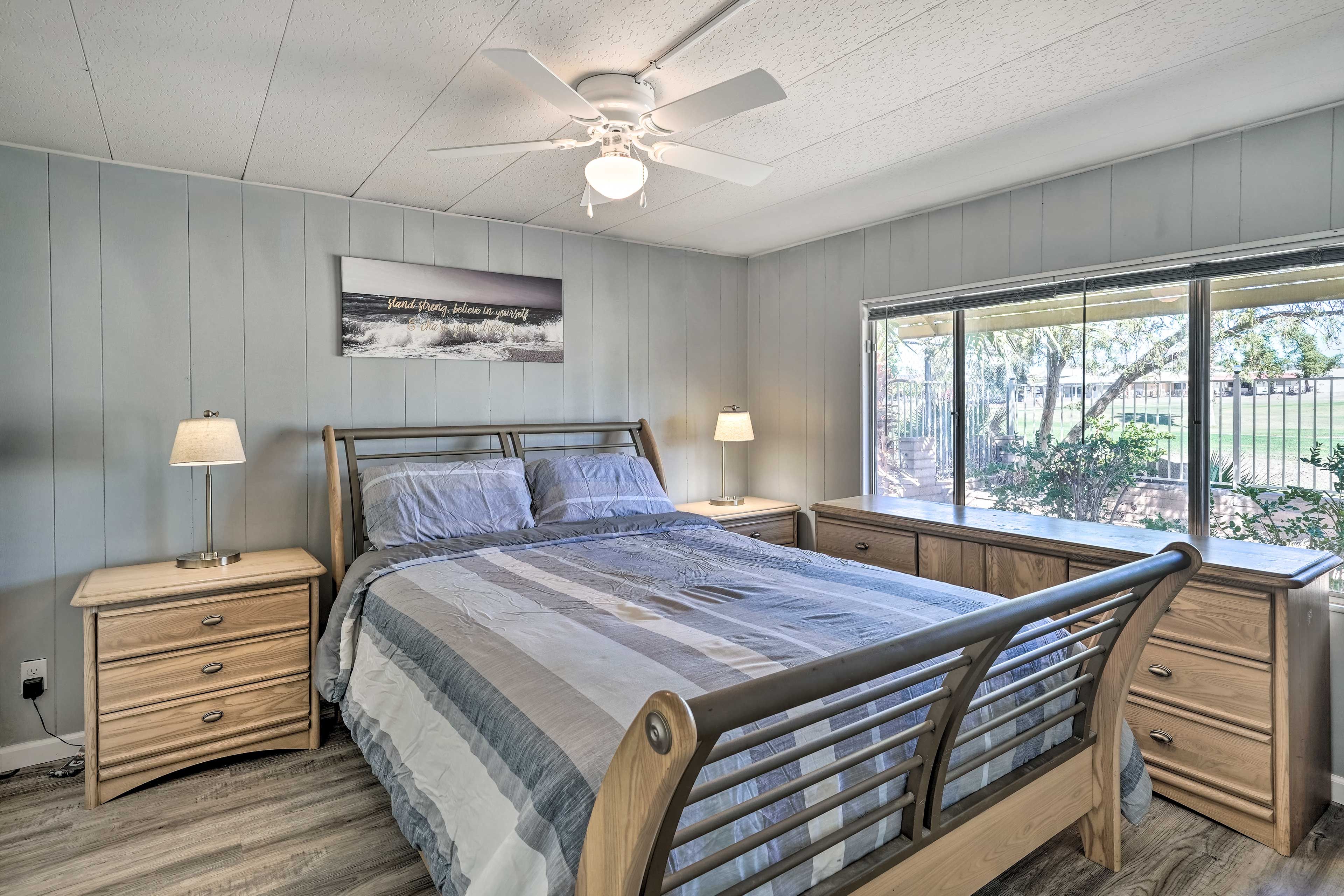 Bedroom 1 | Queen Bed