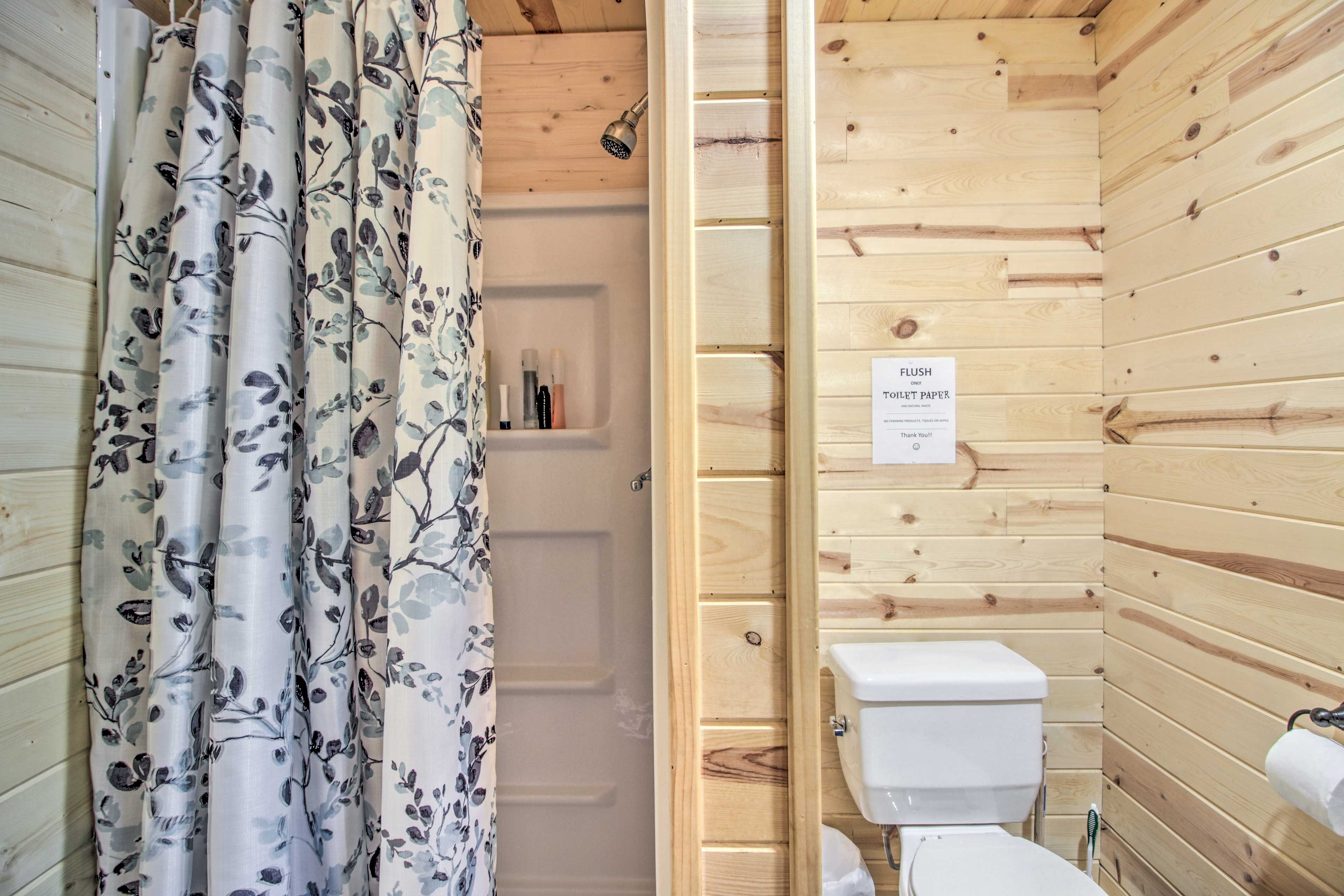 Full Bathroom | 1st Floor | Complimentary Toiletries