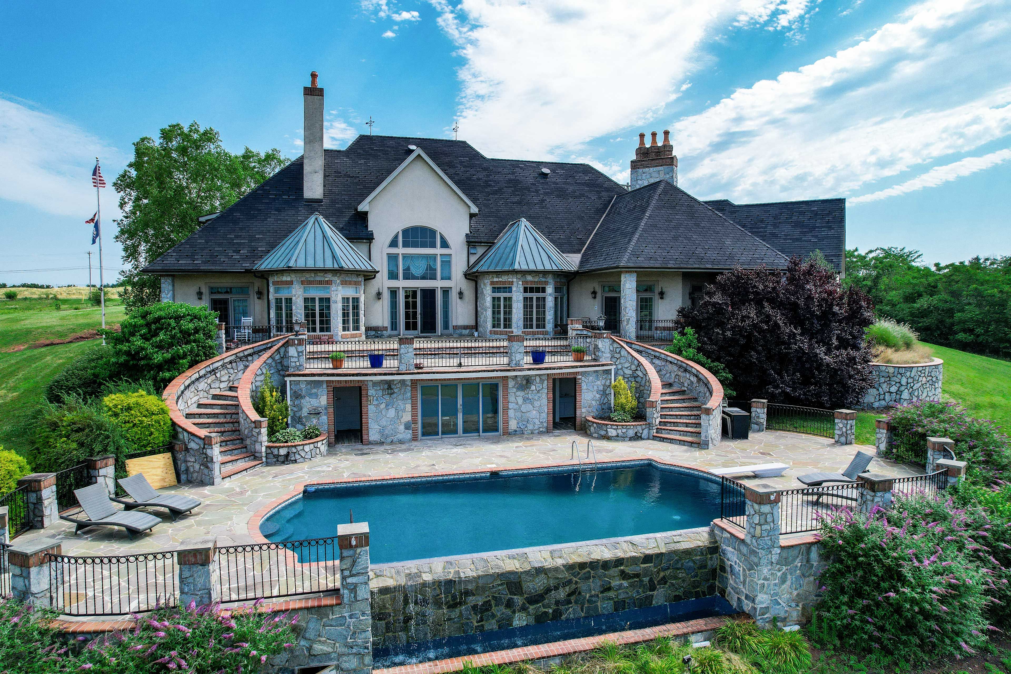 Gettysburg Vacation Rental | 6BR | 8BA | 1 Step Required | 8,000 Sq Ft