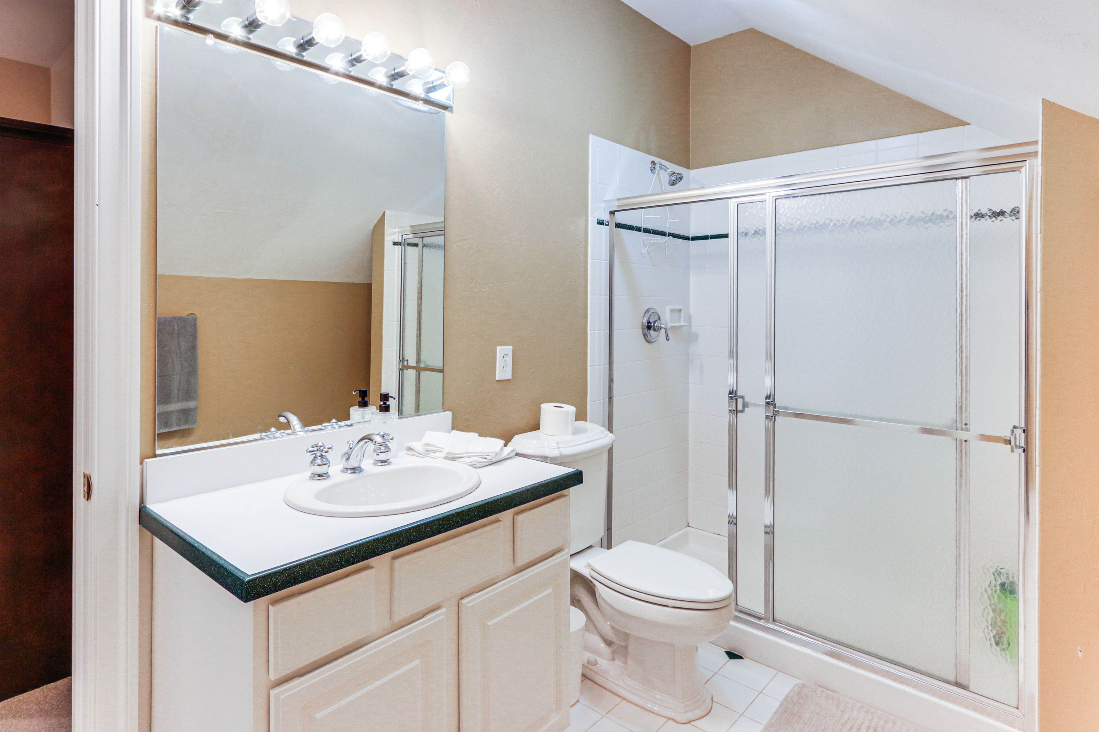 Full Bathroom | 3rd Floor