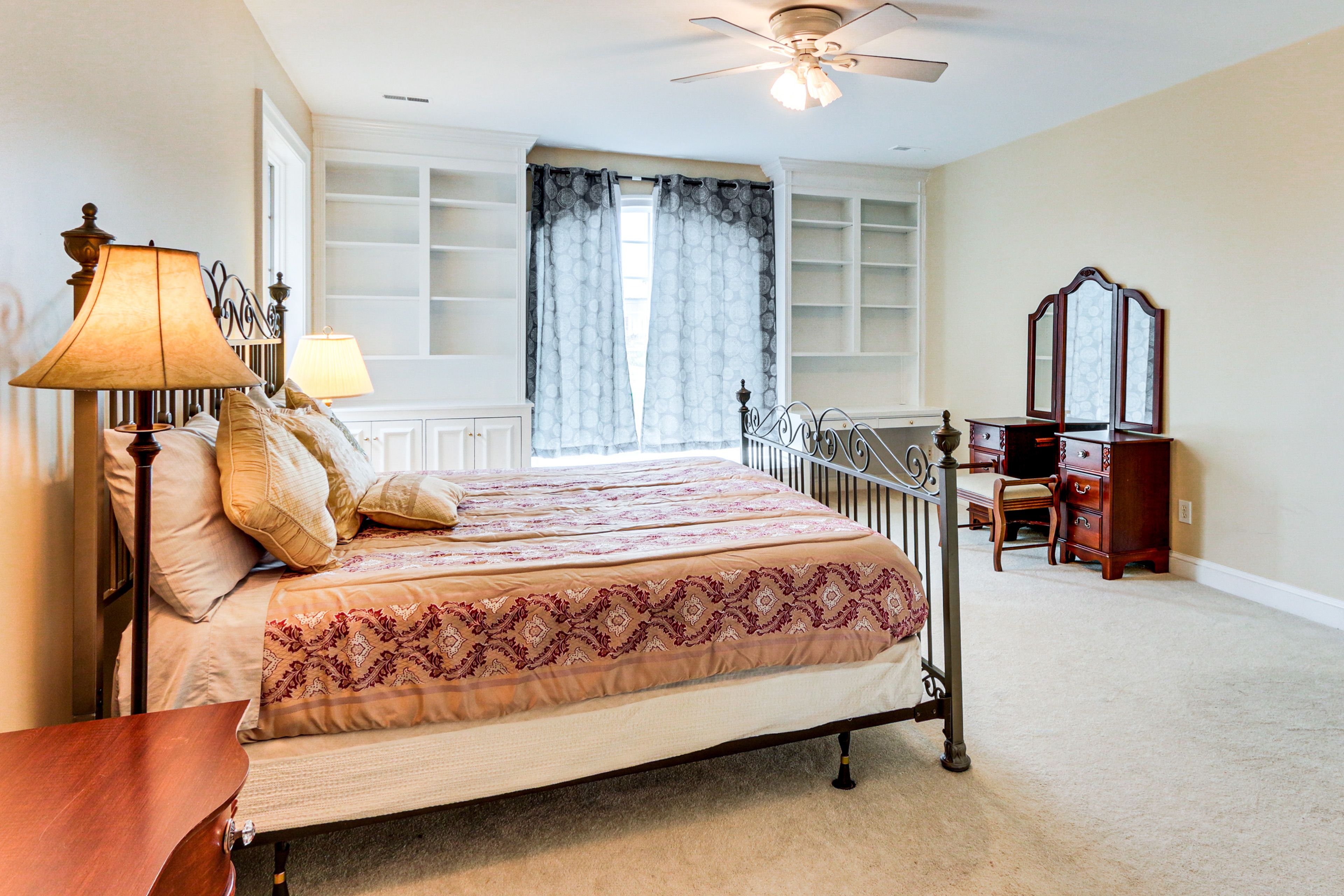 Bedroom 2 | 2nd Floor | King Bed