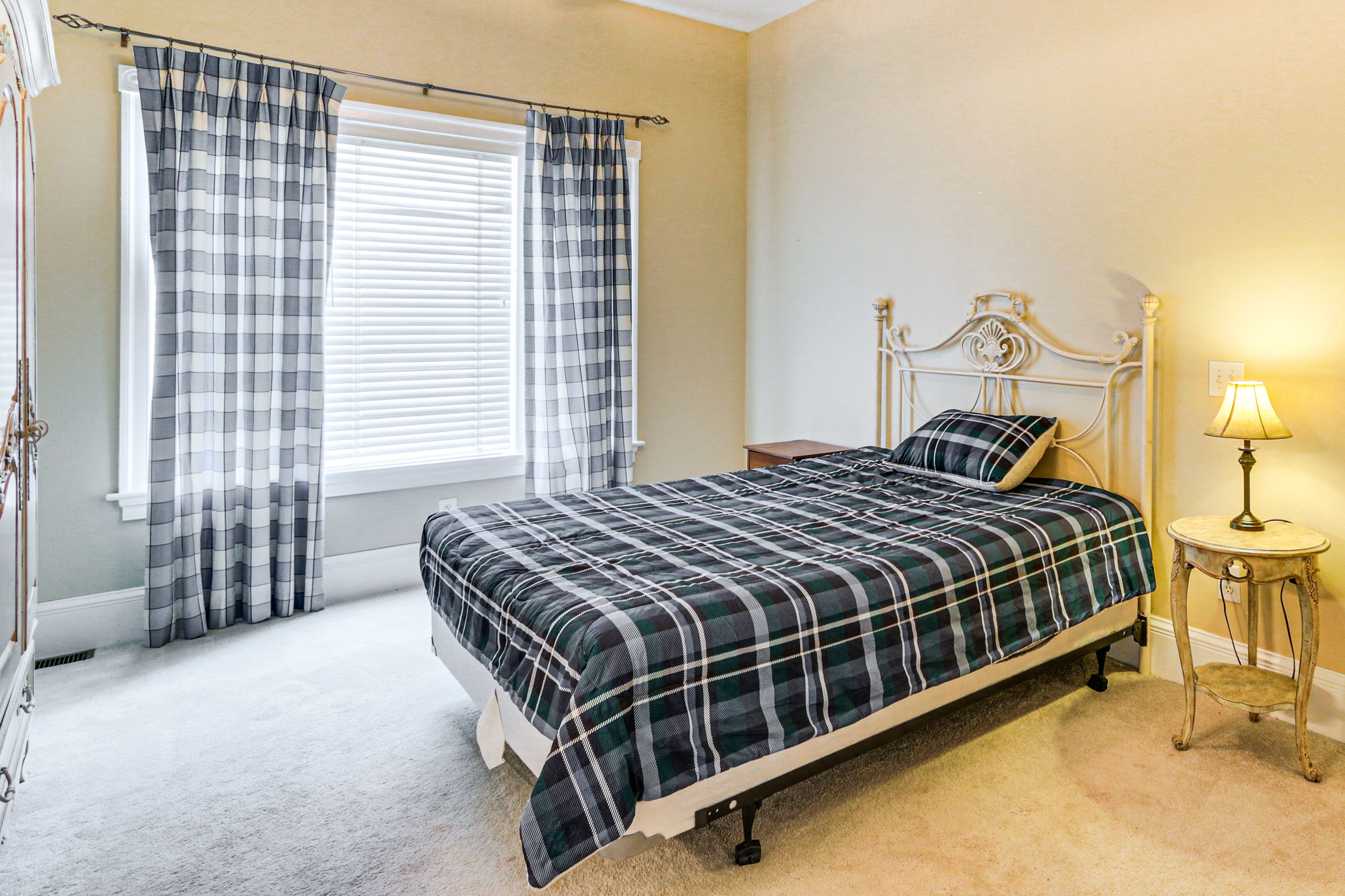 Bedroom 3 | 2nd Floor | Queen Bed