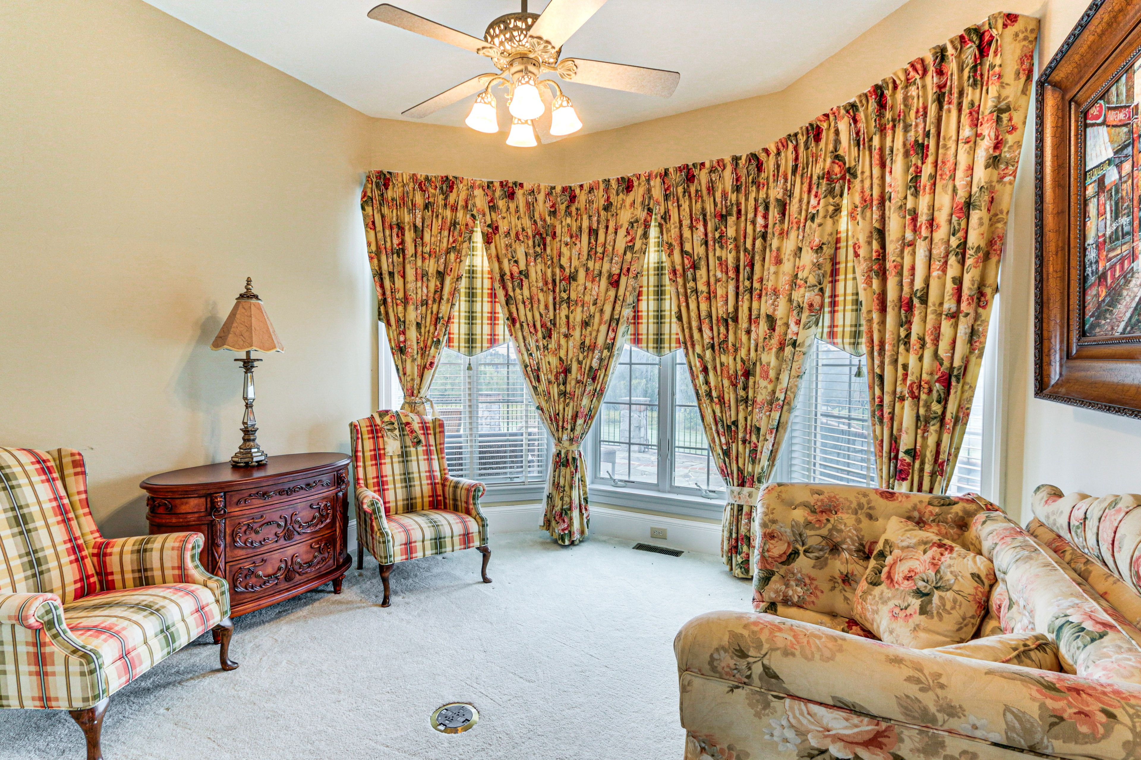 Sitting Area | 1st Floor | Desk Workspace