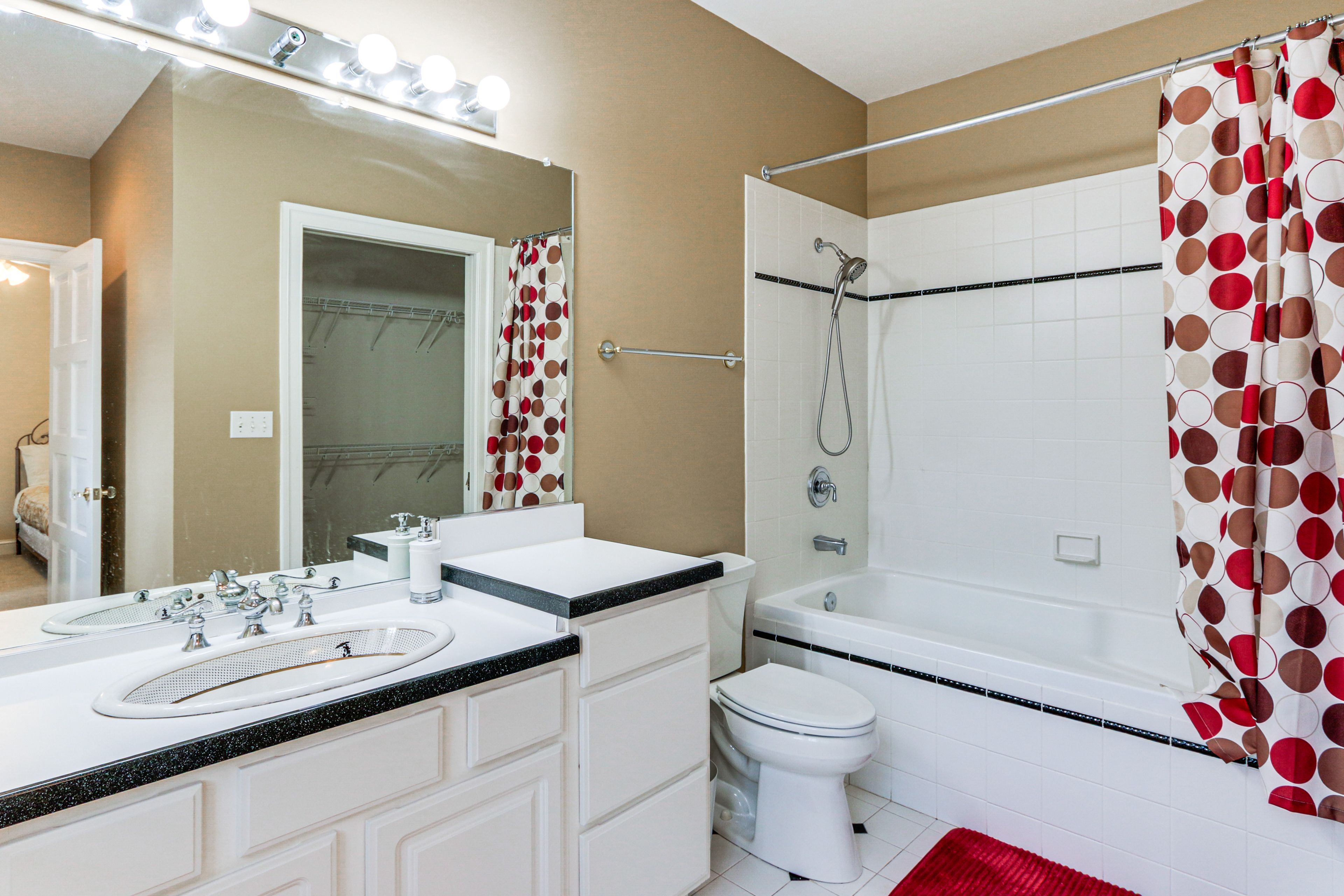 En-Suite Bathroom | 2nd Floor