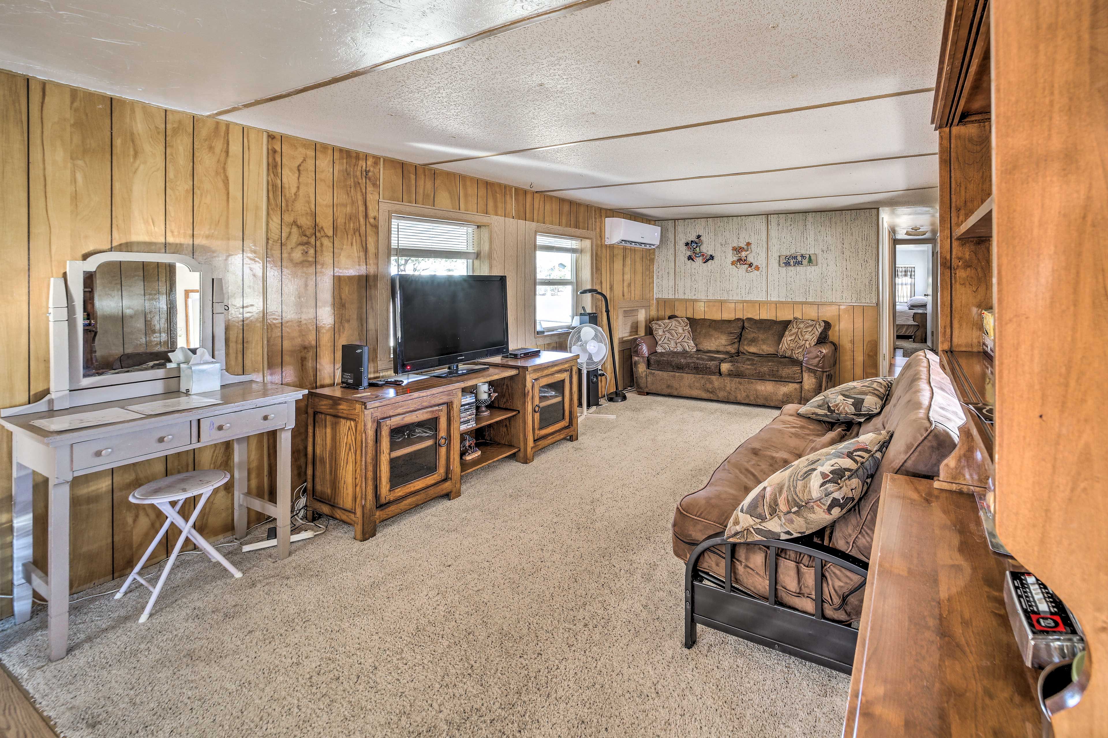 Living Room | Smart TV | Full Futon