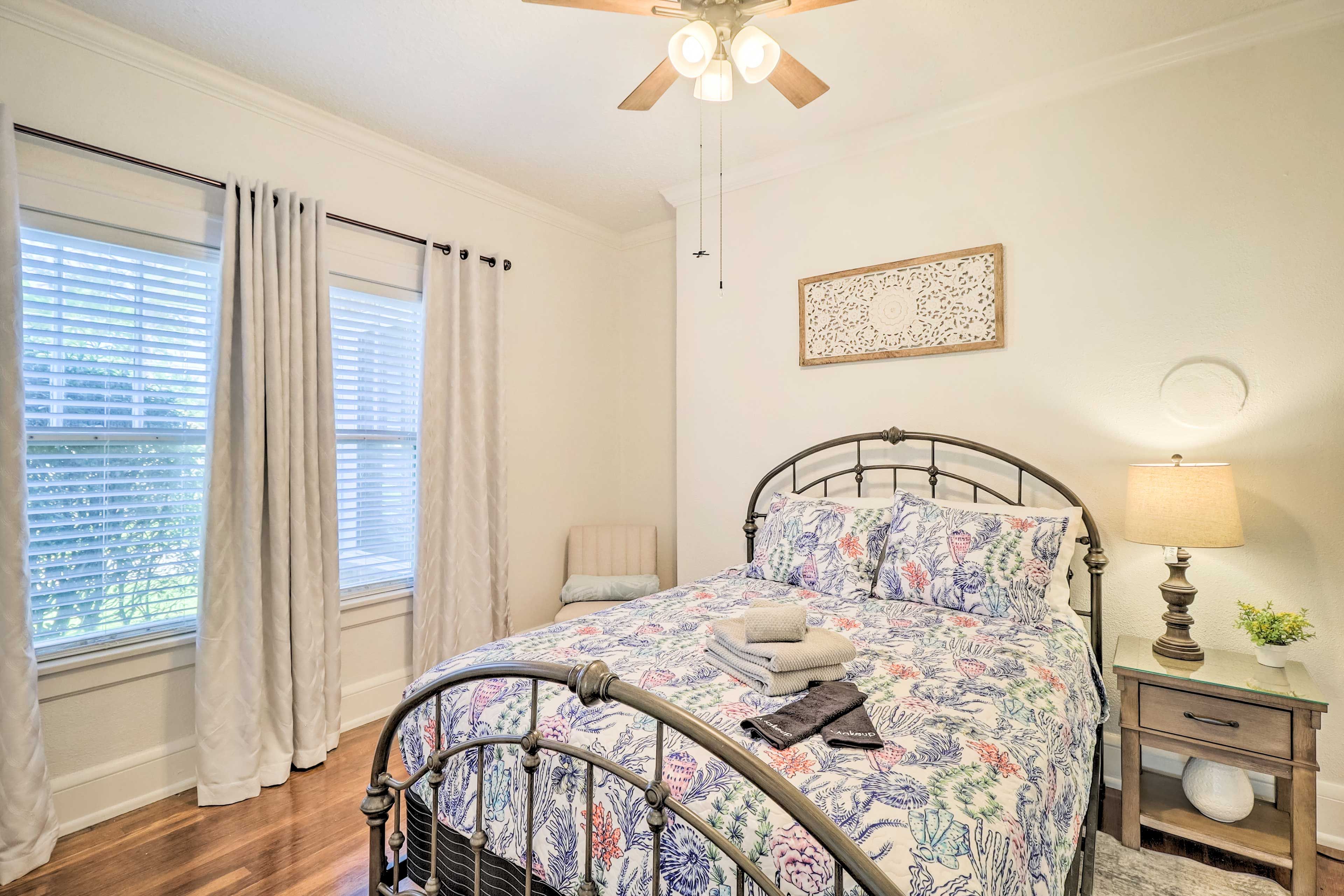Bedroom 3 | Queen Bed