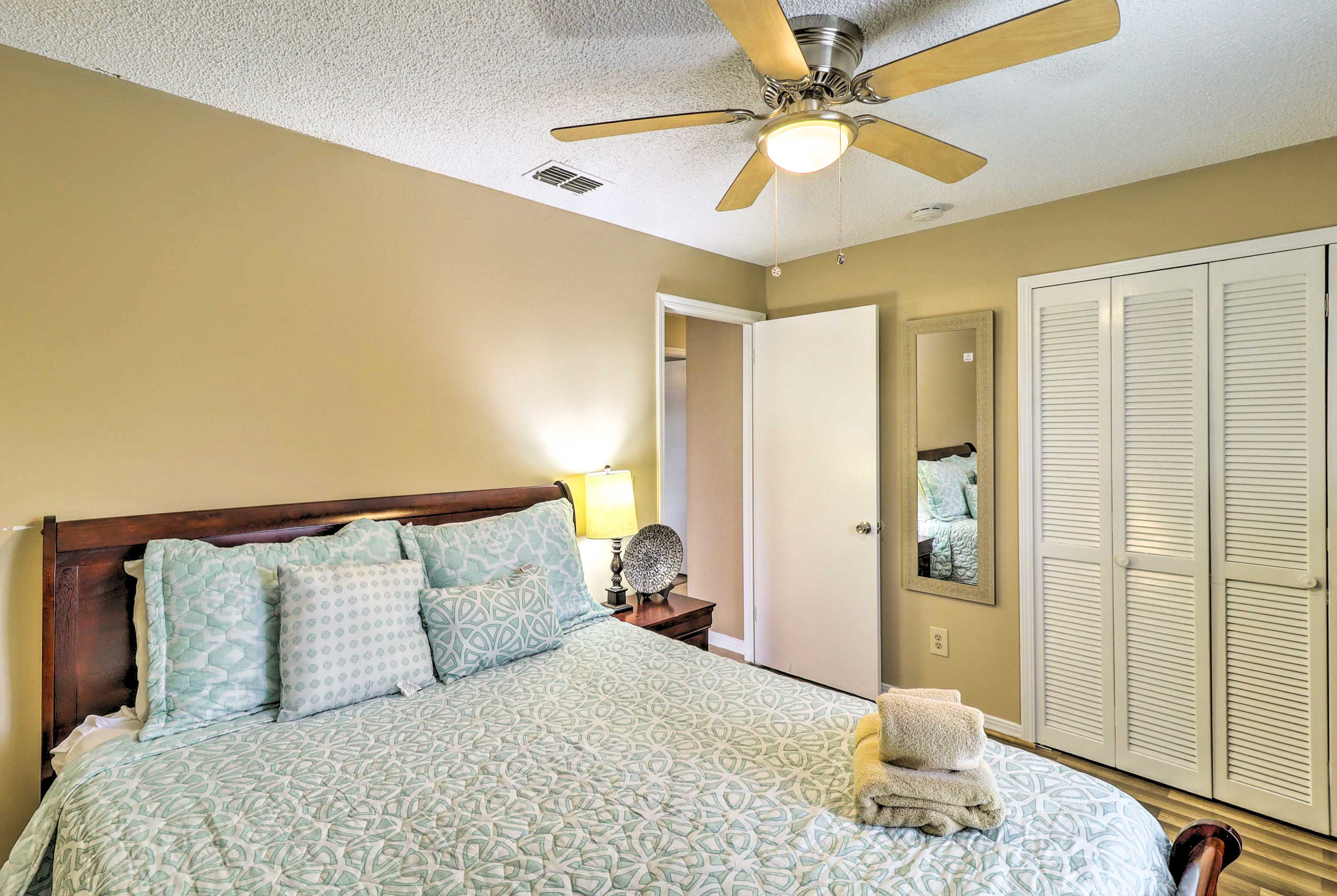 Bedroom 3 | Queen Bed