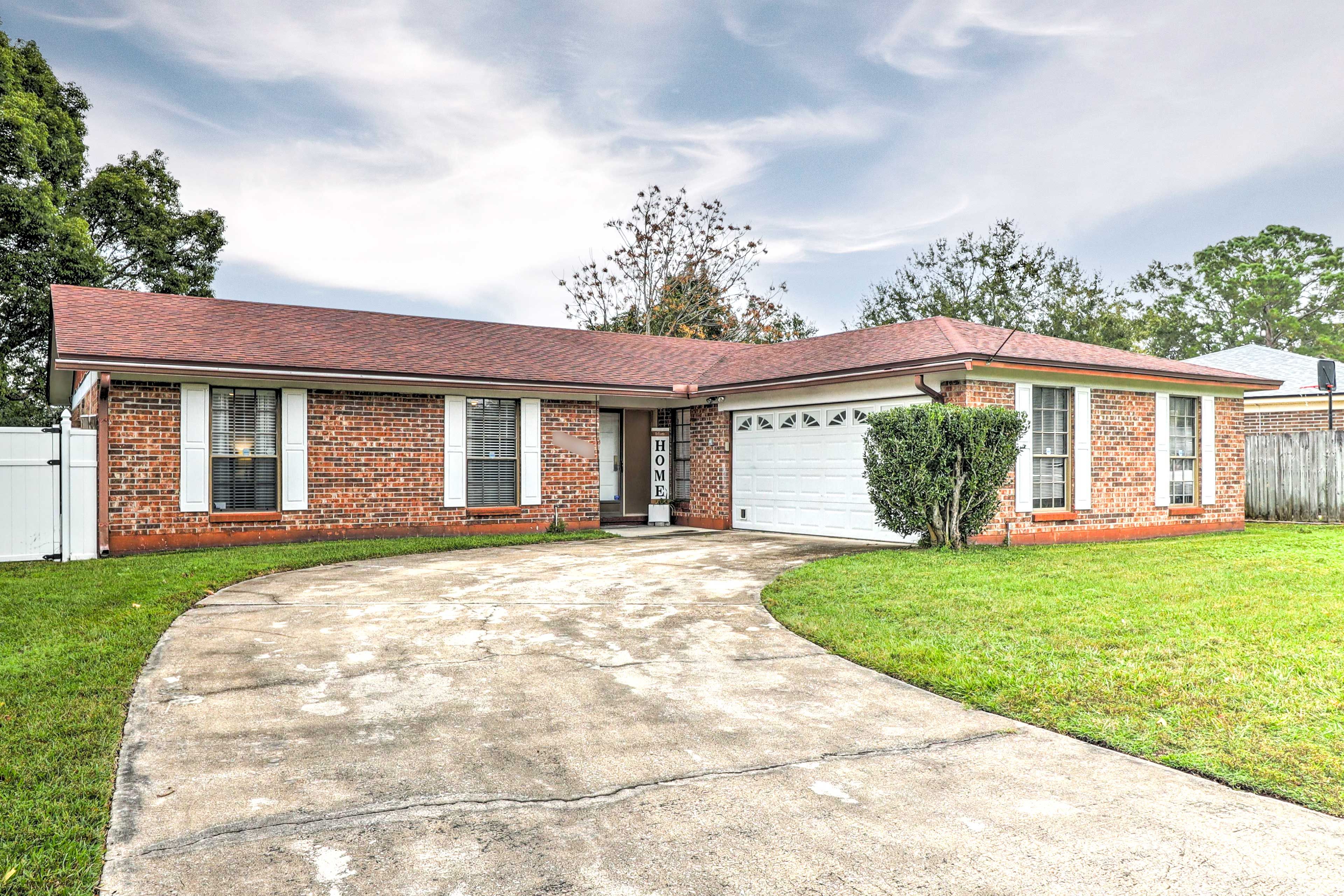 Jacksonville Vacation Rental | 3BR | 2BA | 1 Step Required for Entry