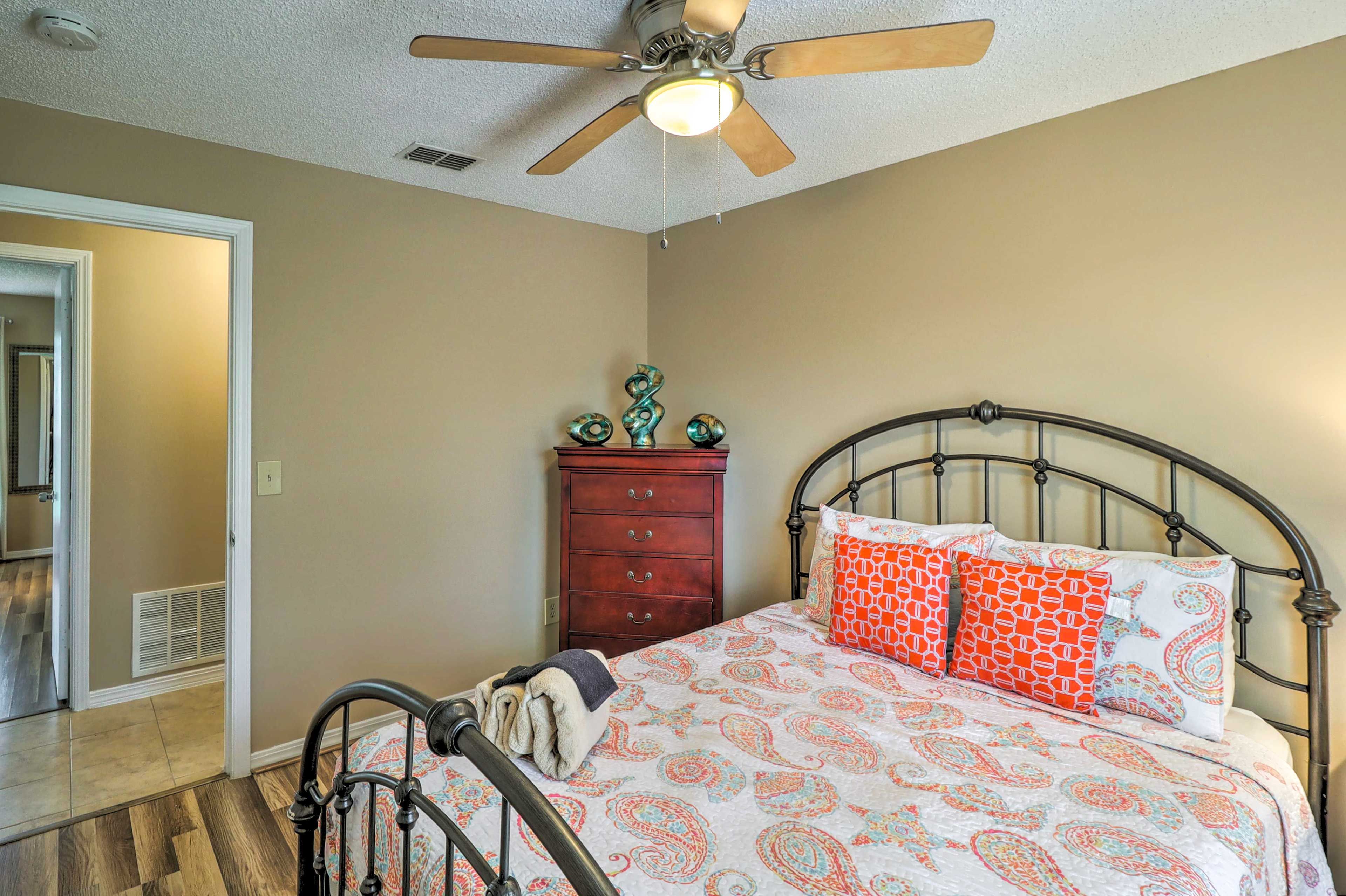 Bedroom 2 | Queen Bed