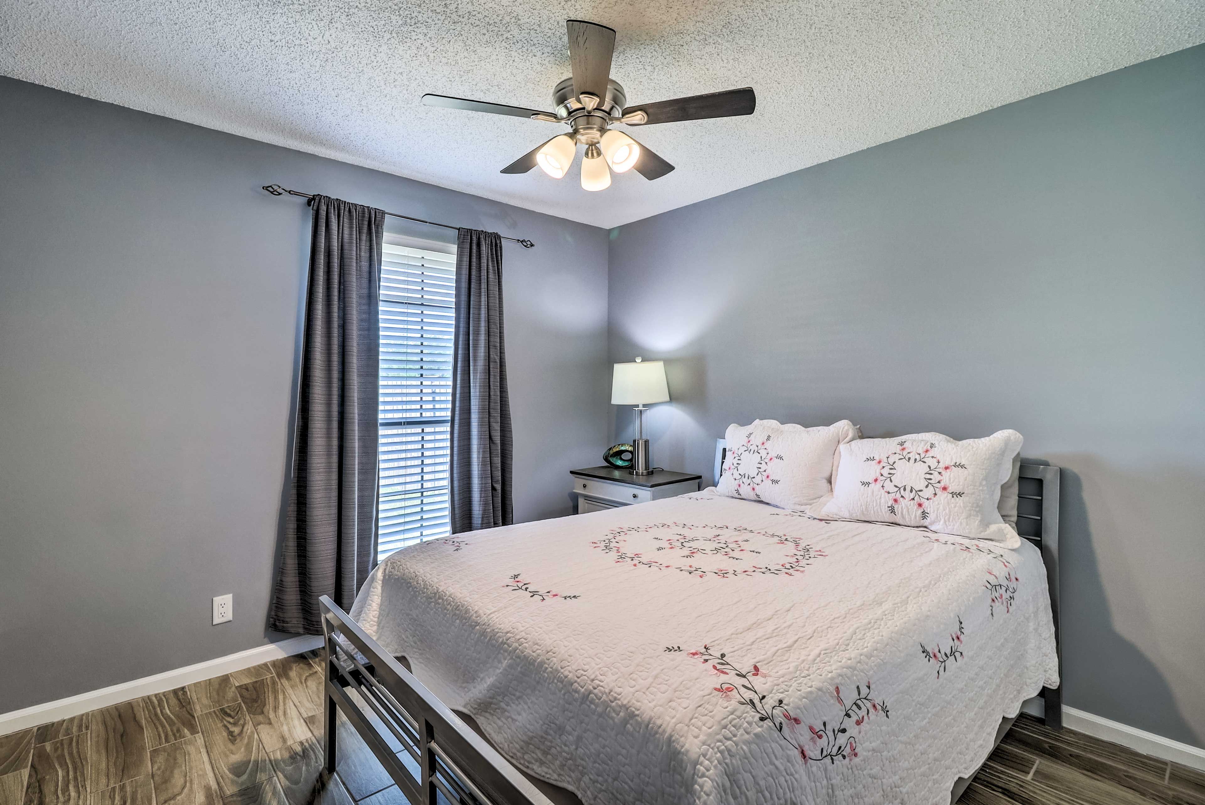 Bedroom 2 | Queen Bed