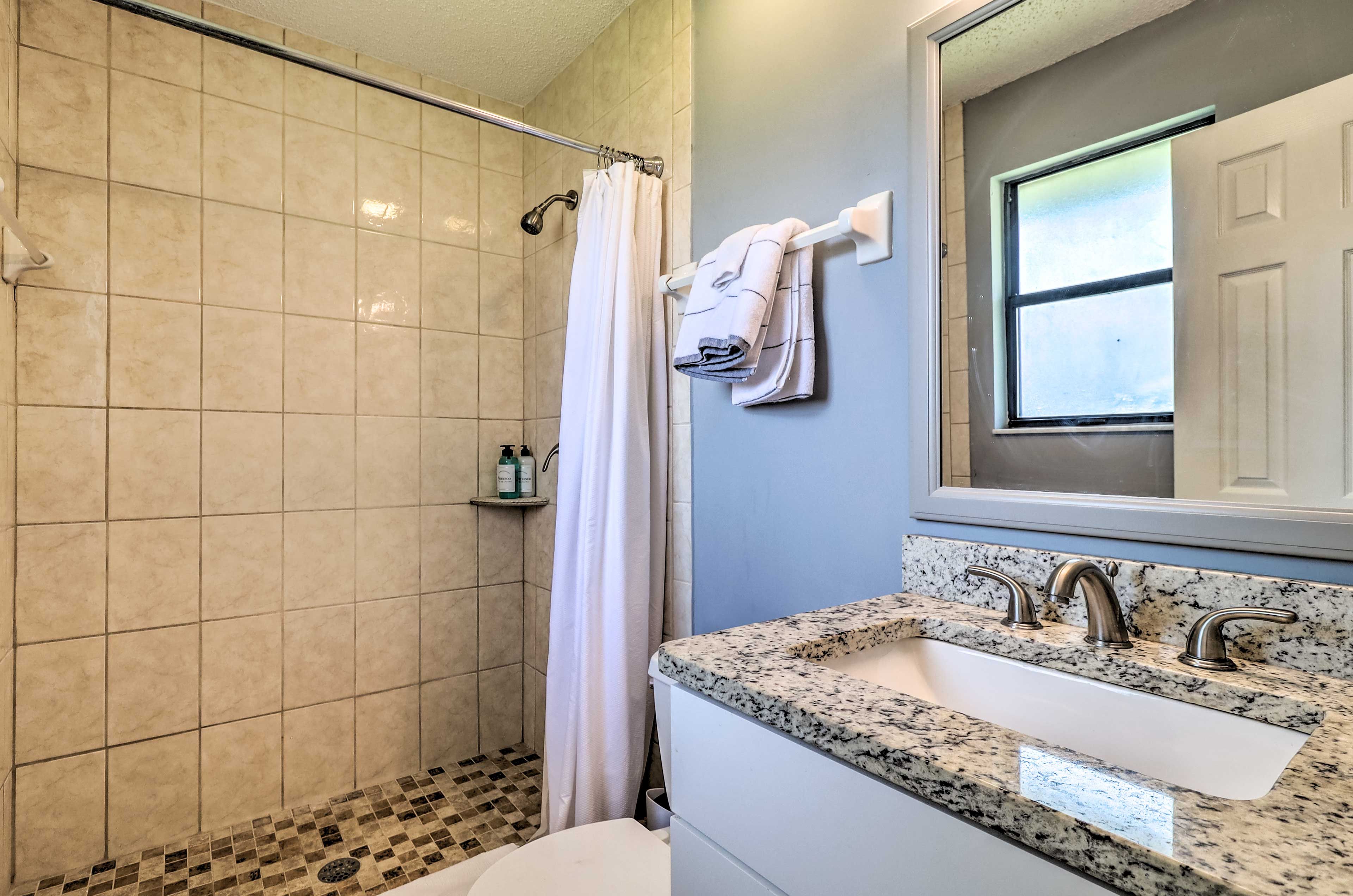 En-Suite Bathroom | Towels Provided | Complimentary Toiletries