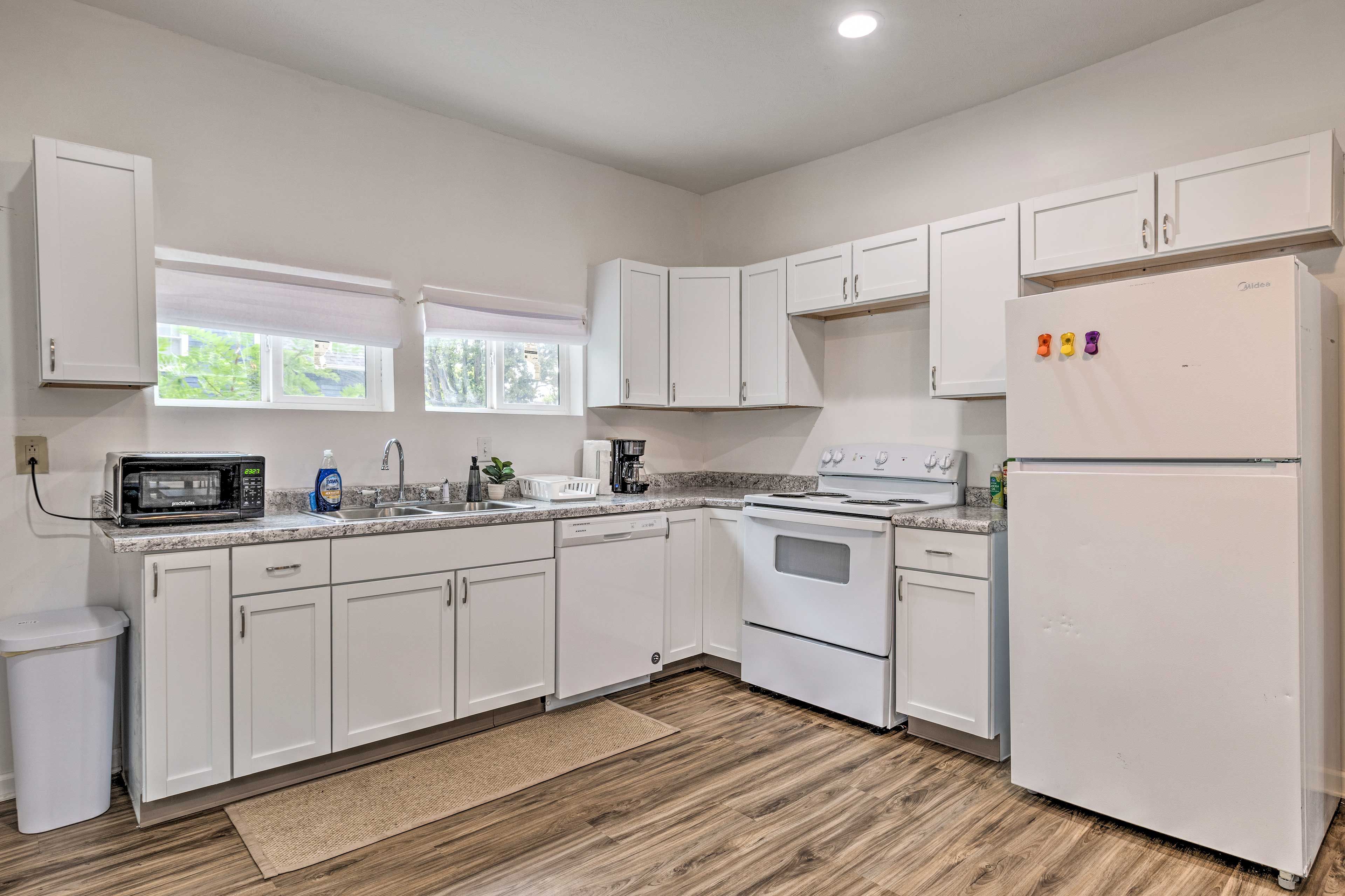 Kitchen | Cooking Basics | Coffee Maker | Paper Towels/Trash Bags Provided
