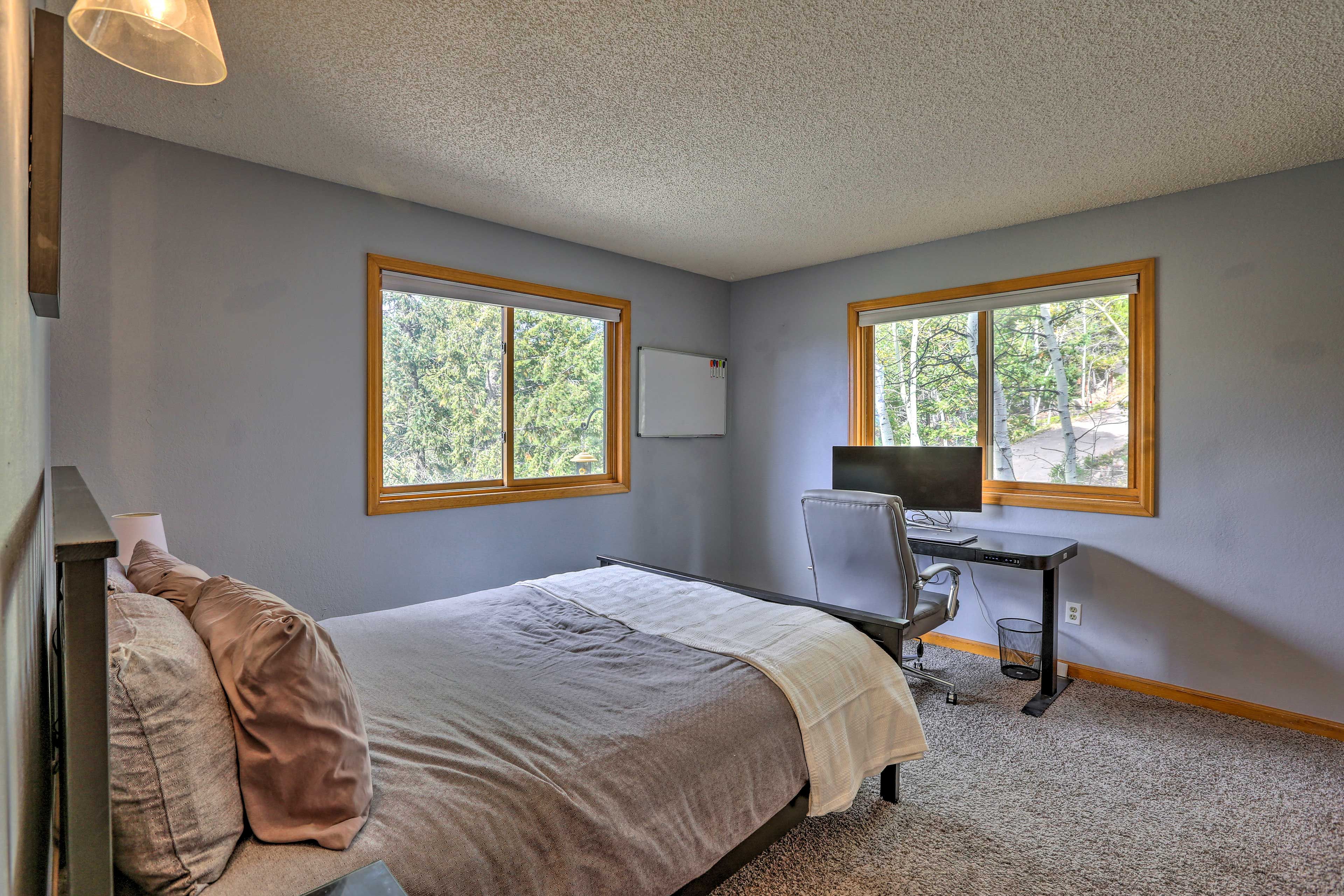Bedroom 2 | Queen Bed | Workspace