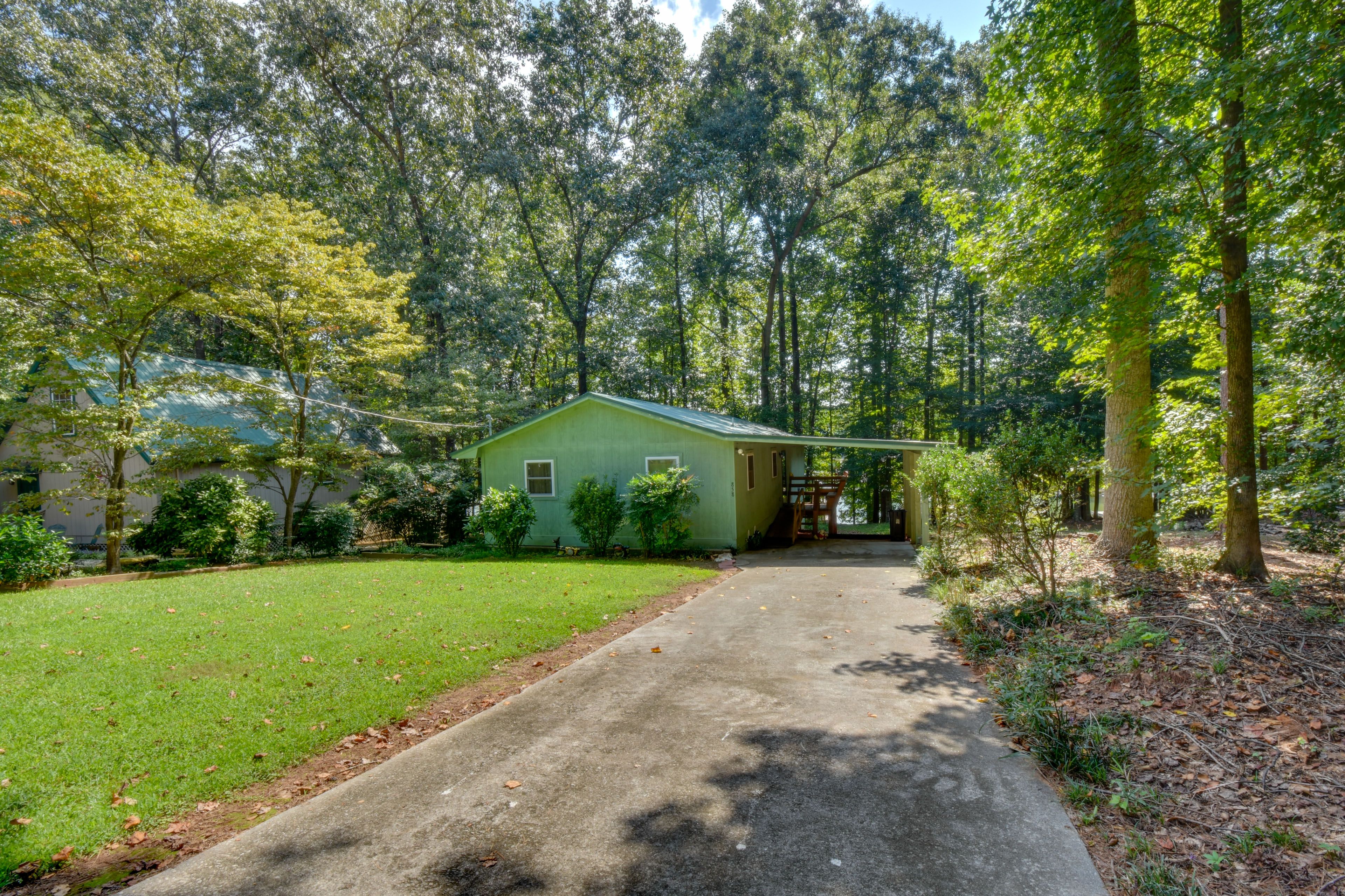 Martin Vacation Rental | 2BR | 1BA | 900 Sq Ft | Step-Free Access